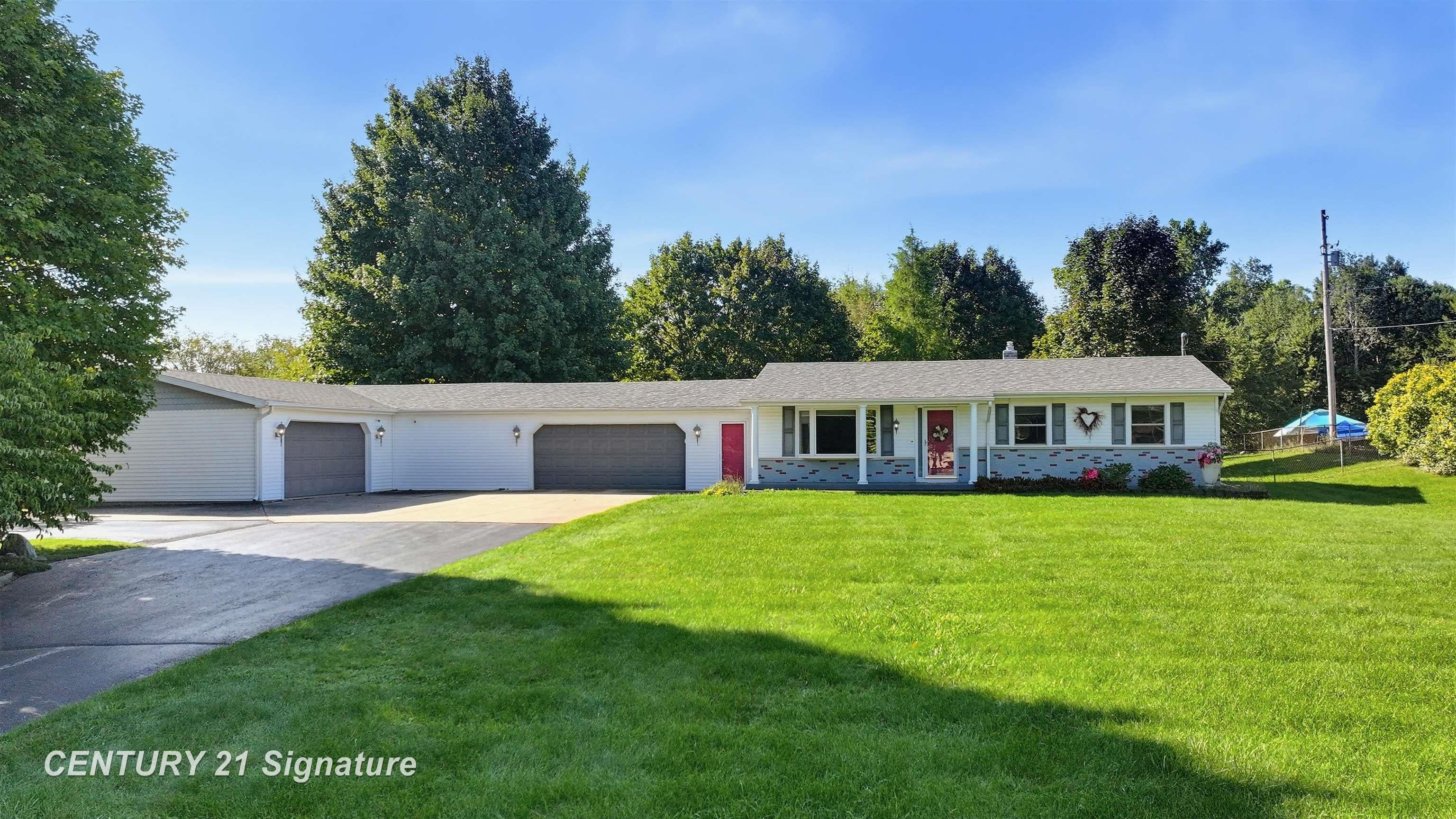 3402 E Lake Road — photo