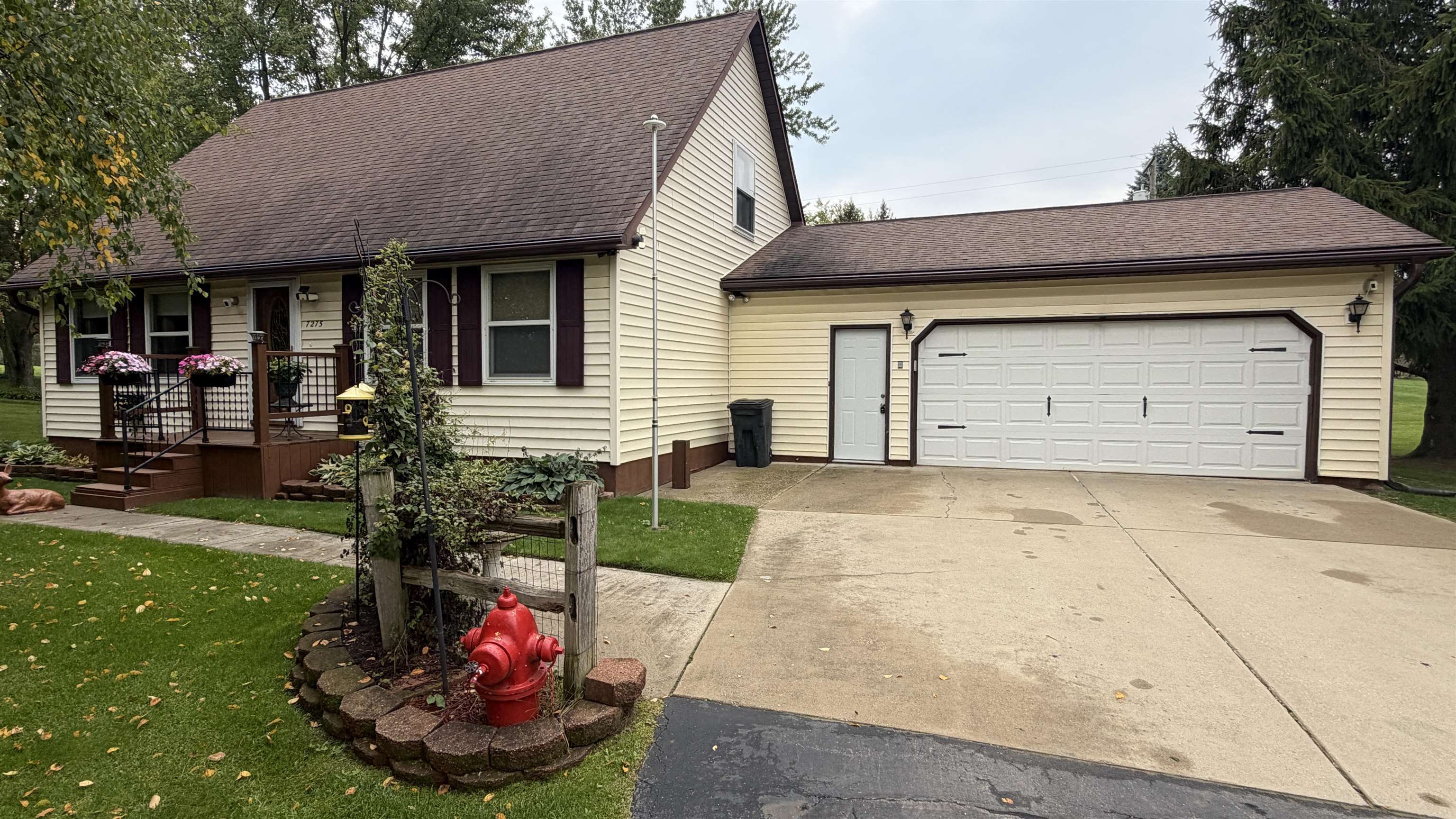 7275 Hall Rd — photo