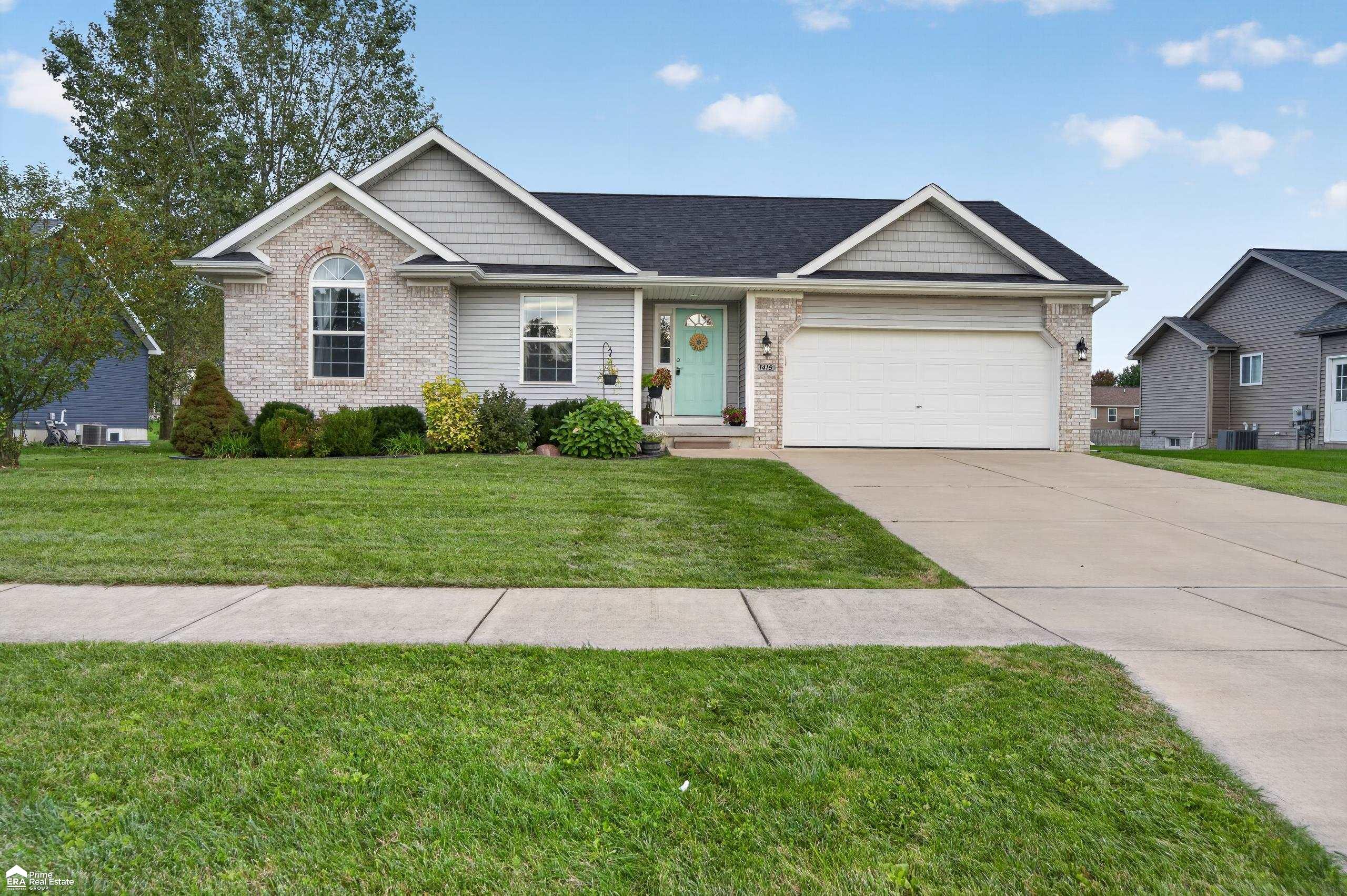 1419 Pondview Dr — photo