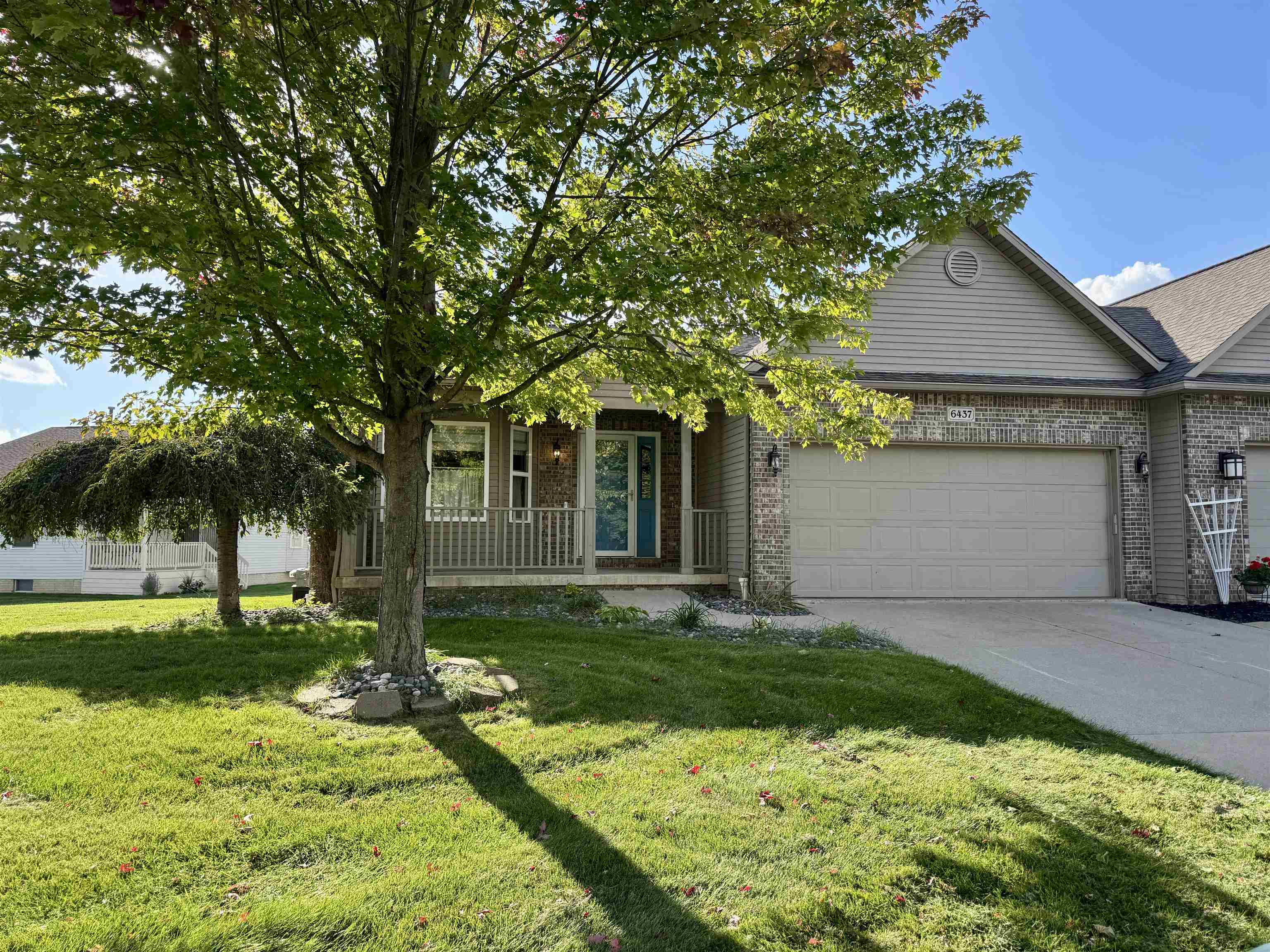 6437 Duchess Ct — photo