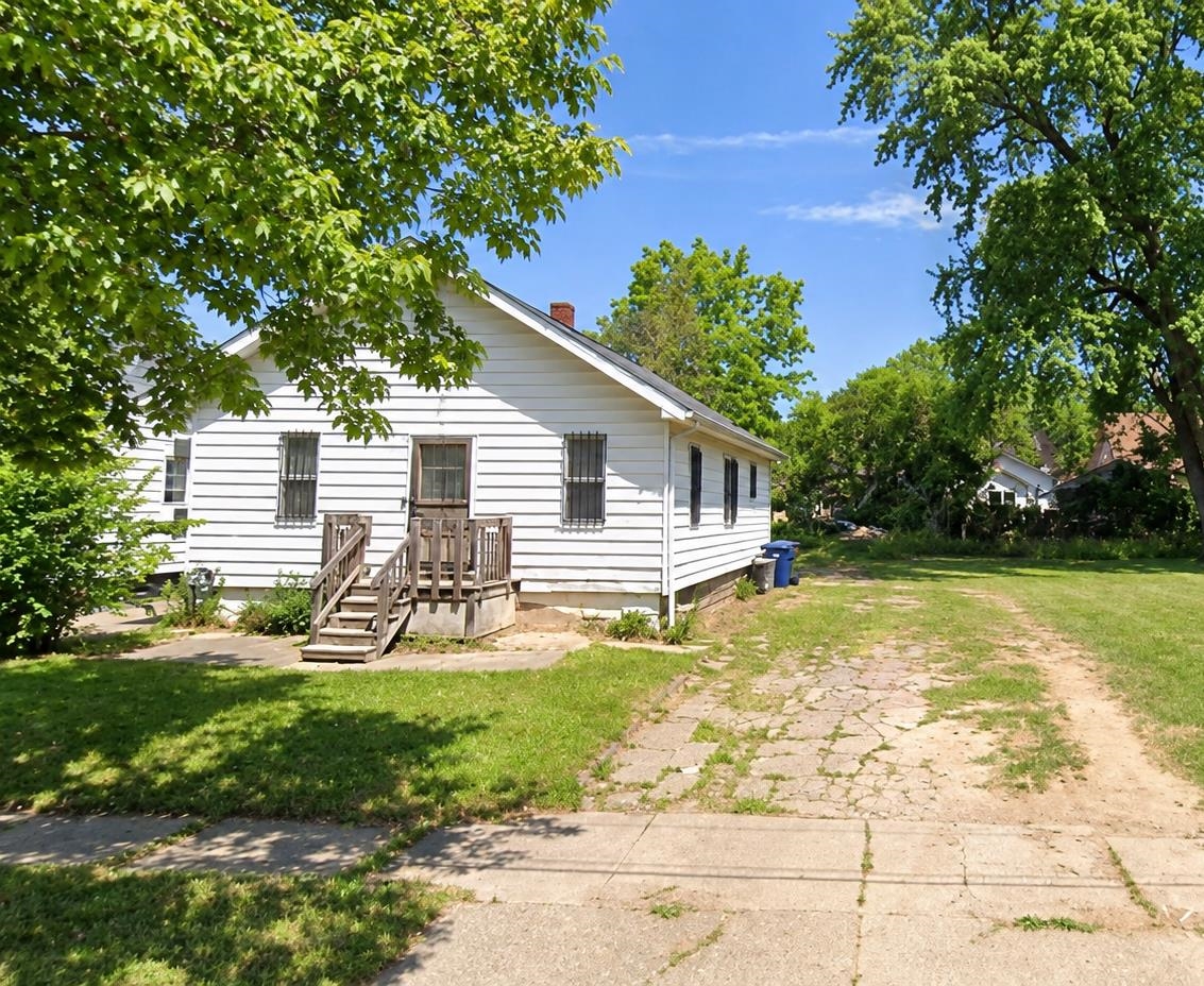 139 Edwin Ave — photo