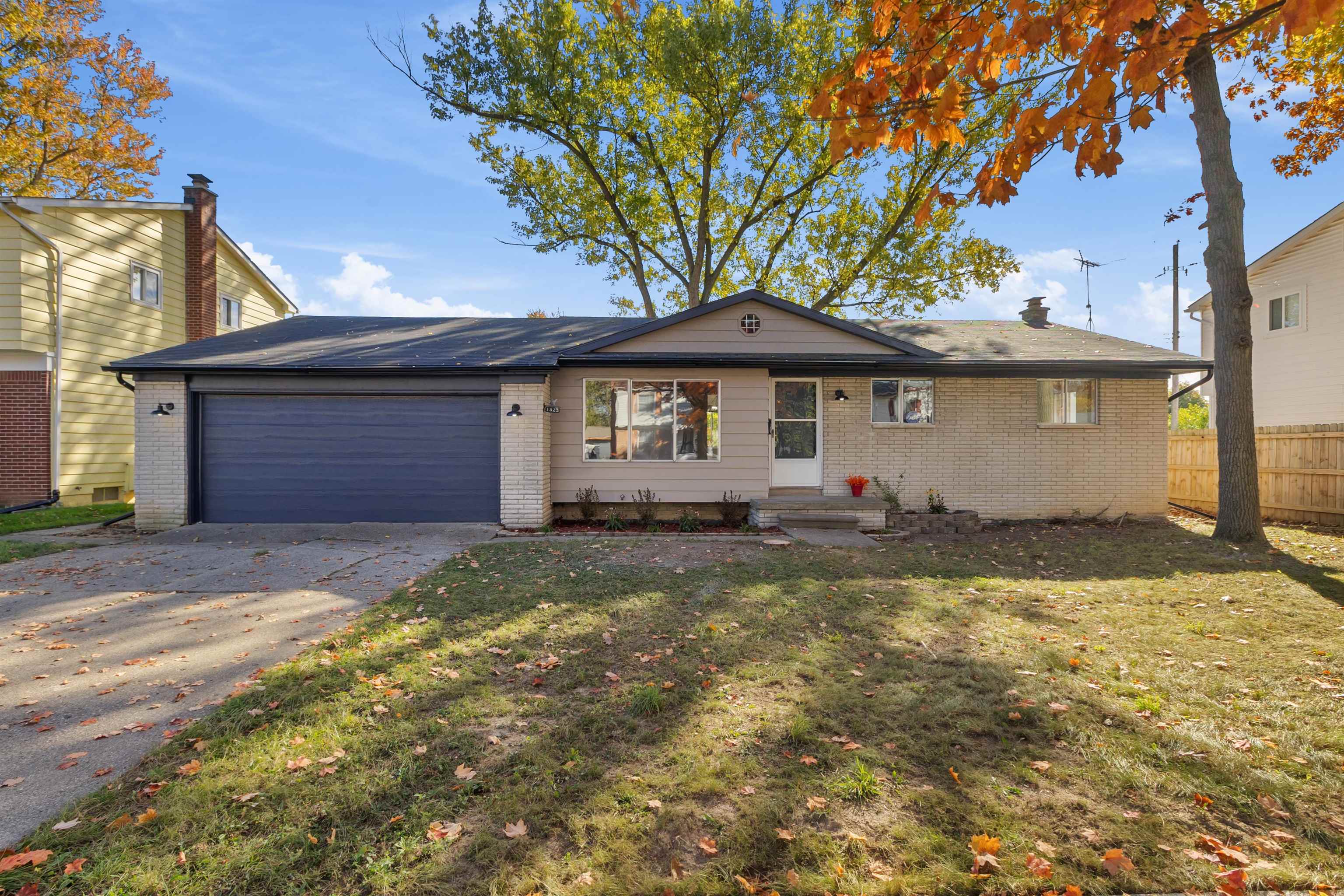 1323 Chatham Dr — photo