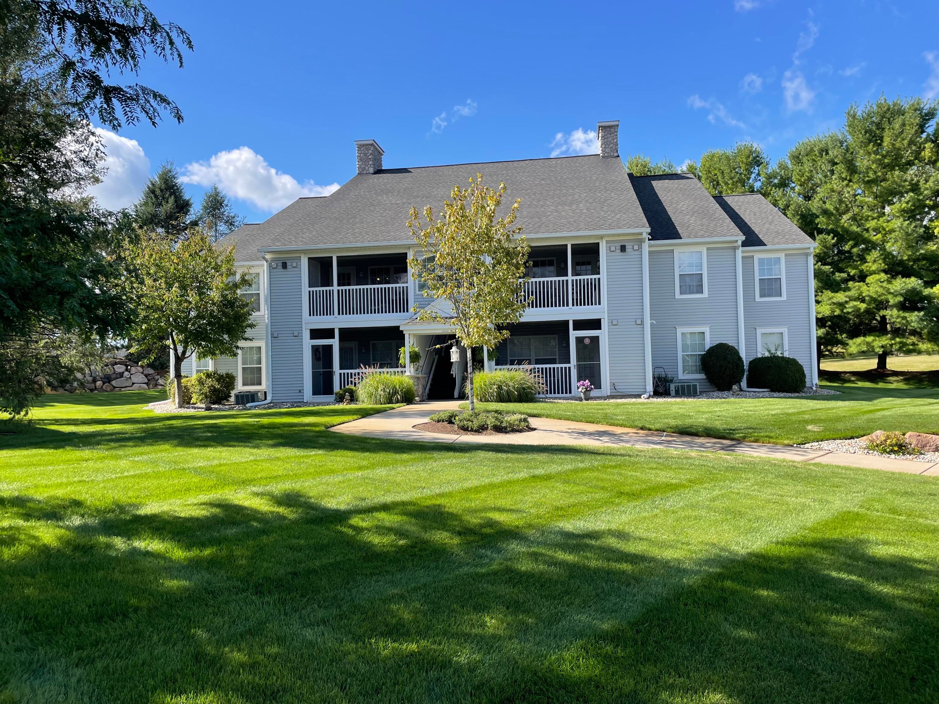 732 W Barrington Circle — photo