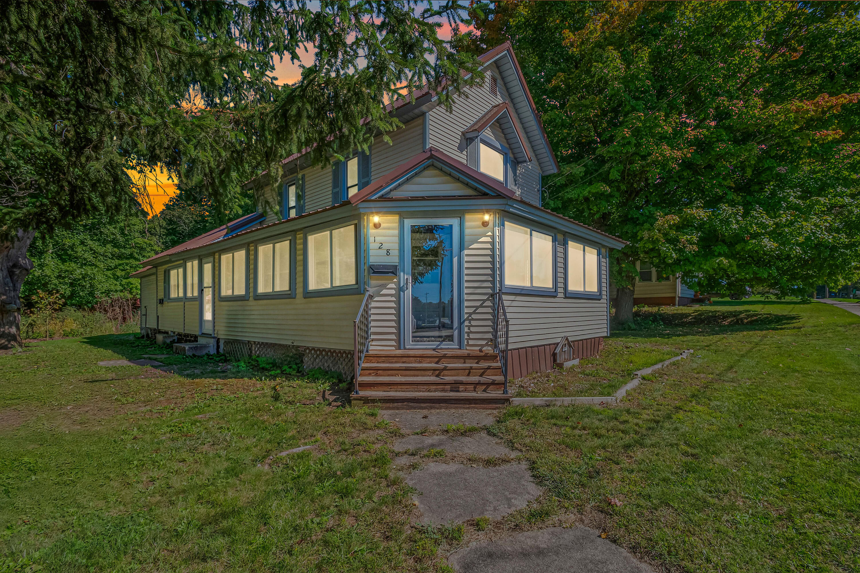 128 E St Joe Street — photo