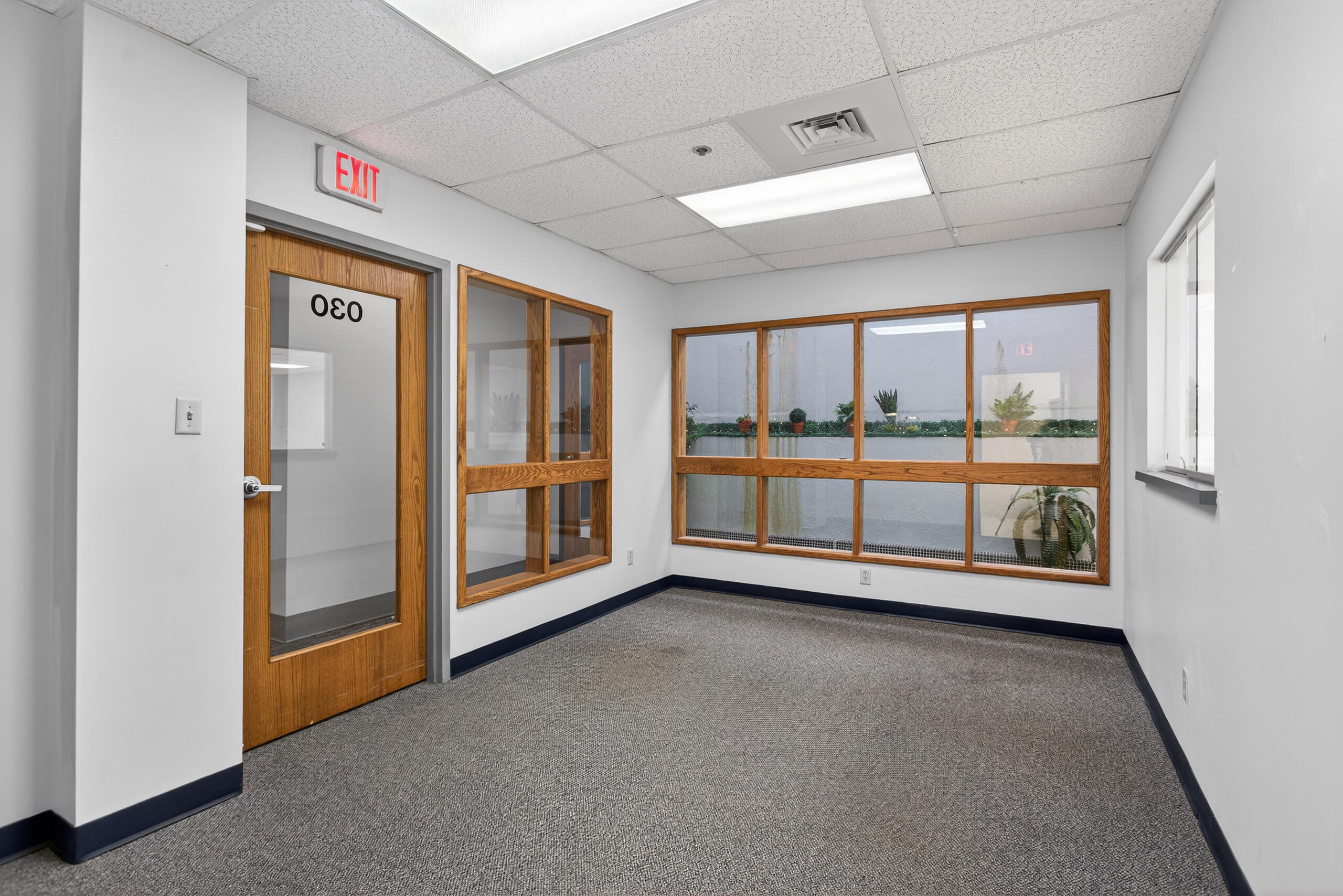 300 W Washington Avenue Unit: #030 — photo