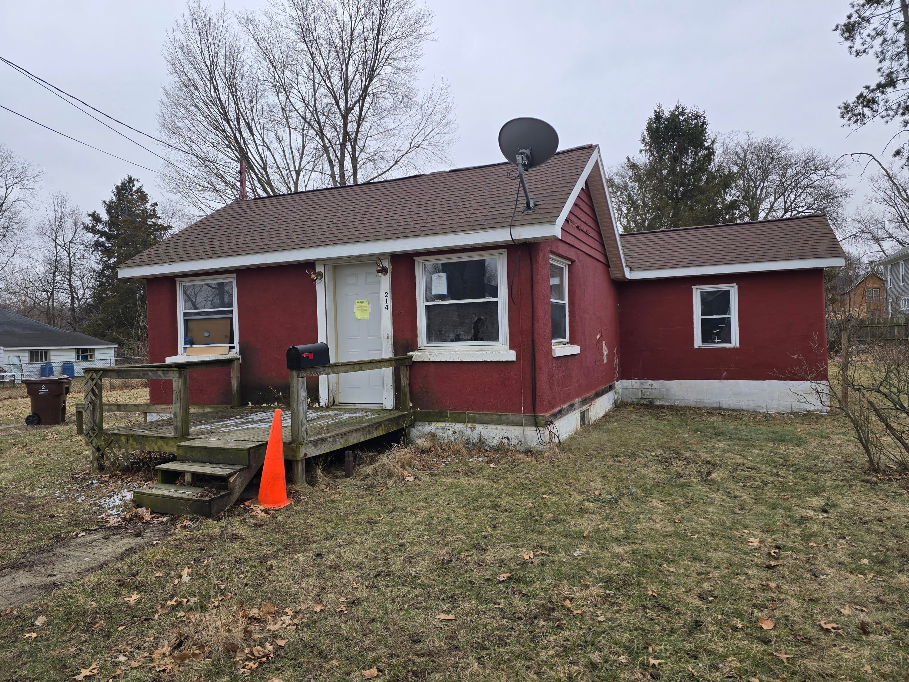 214 E Walnut Street — photo