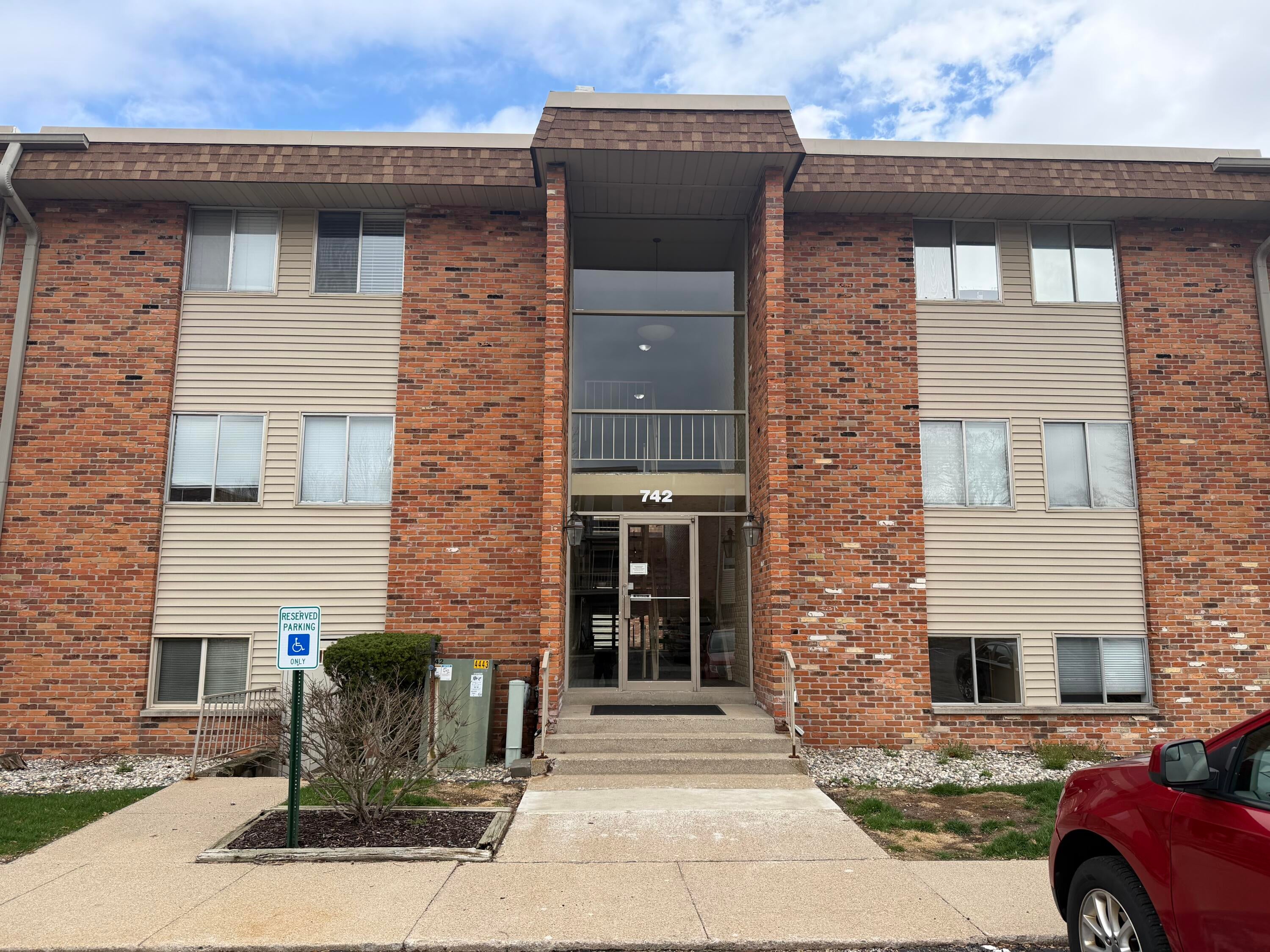 742 W Kilgore Road 106 — photo