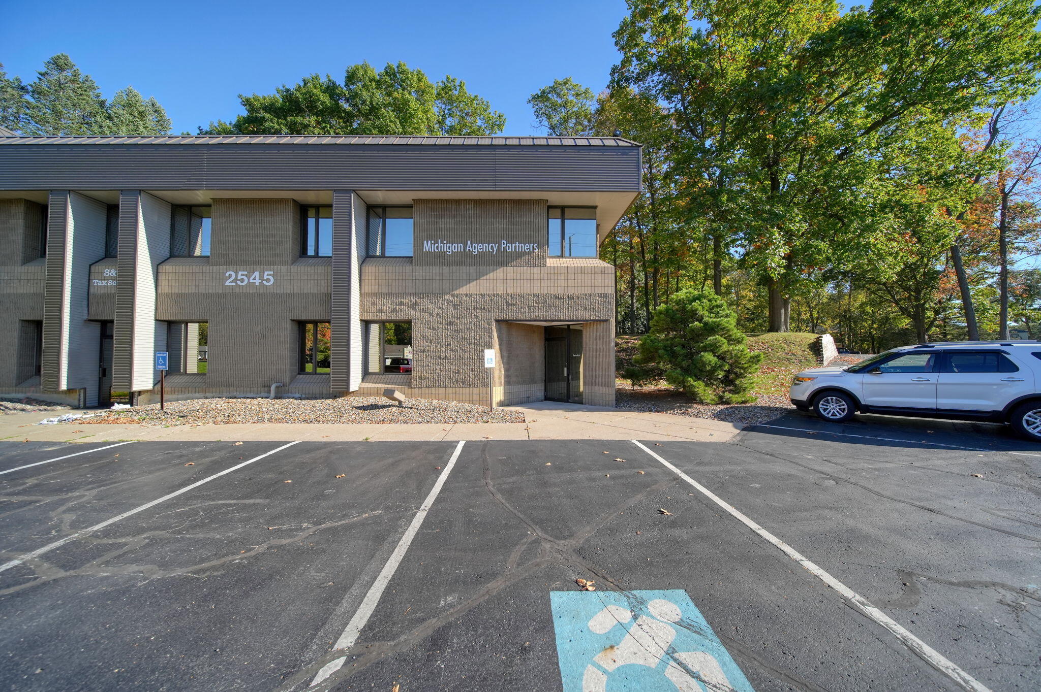 2545 Spring Arbor Road 105 — photo