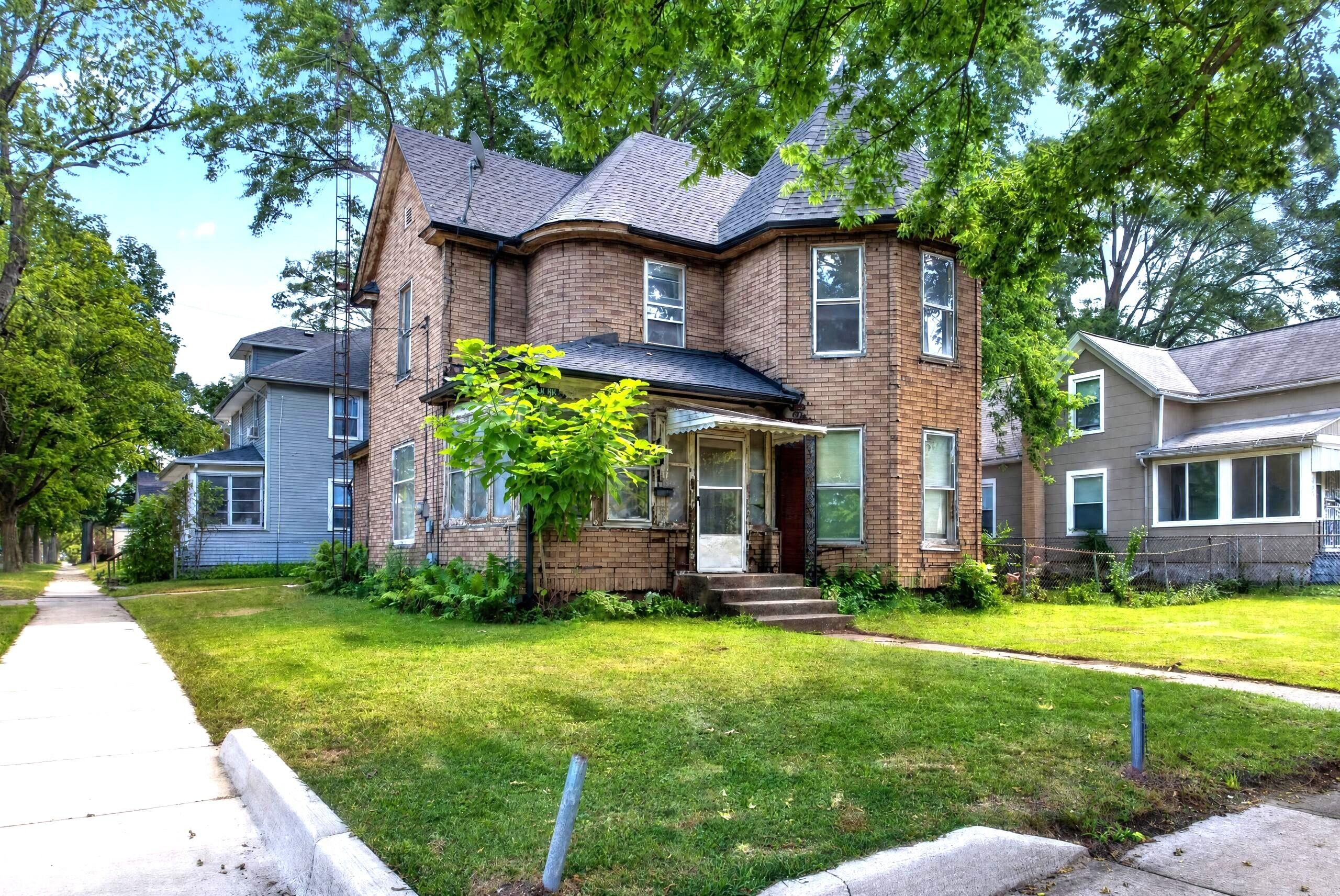 401 S Elm Avenue — photo