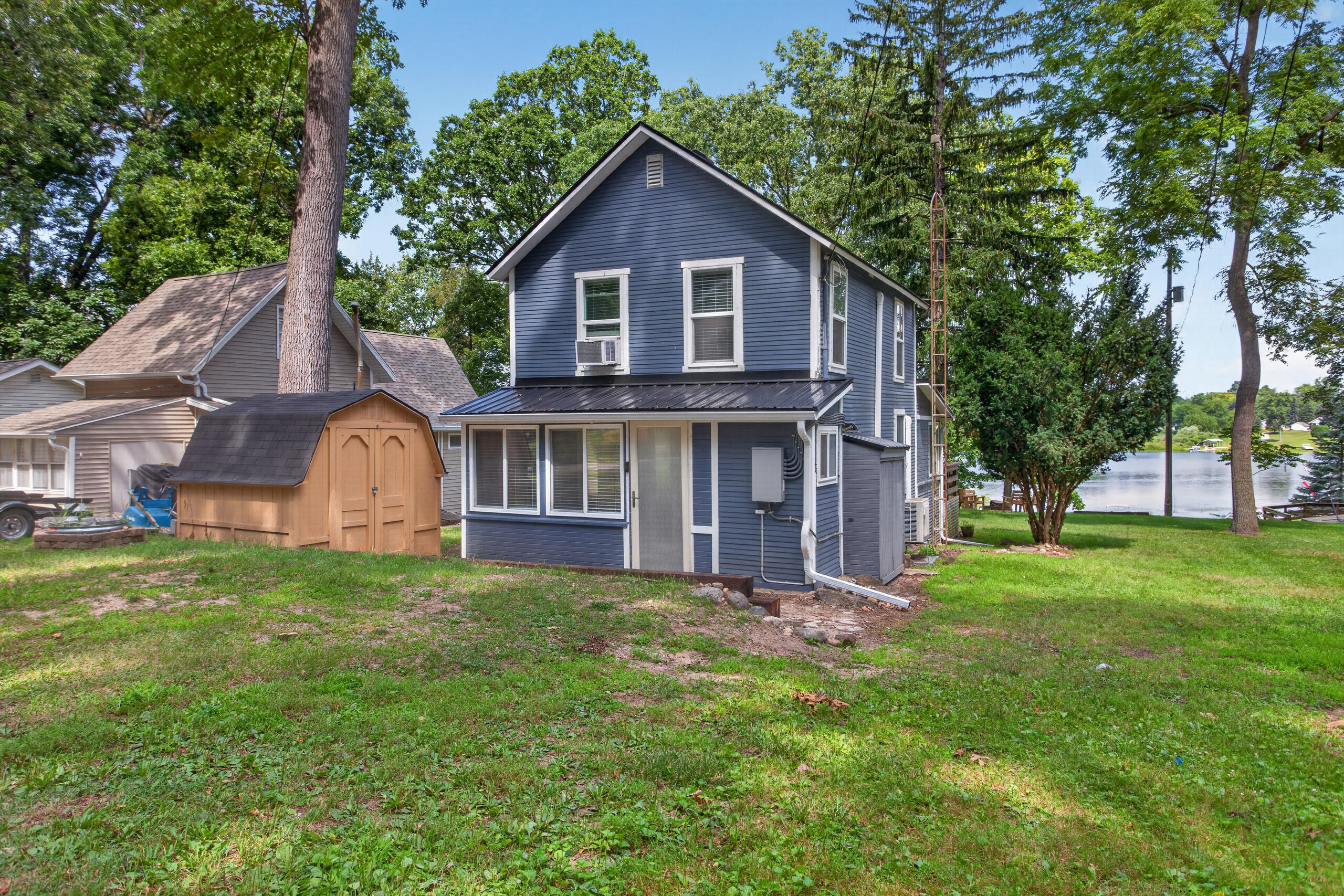 2210 Lakeview Drive — photo
