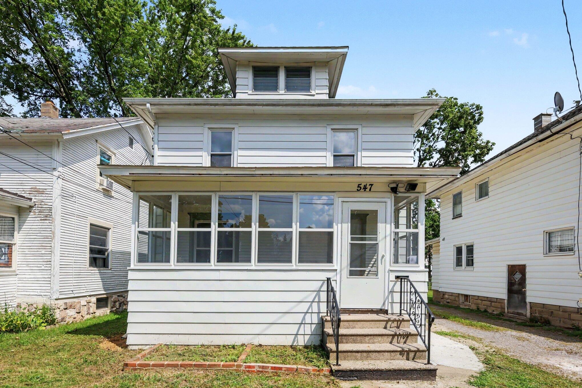 547 N Pleasant Street — photo