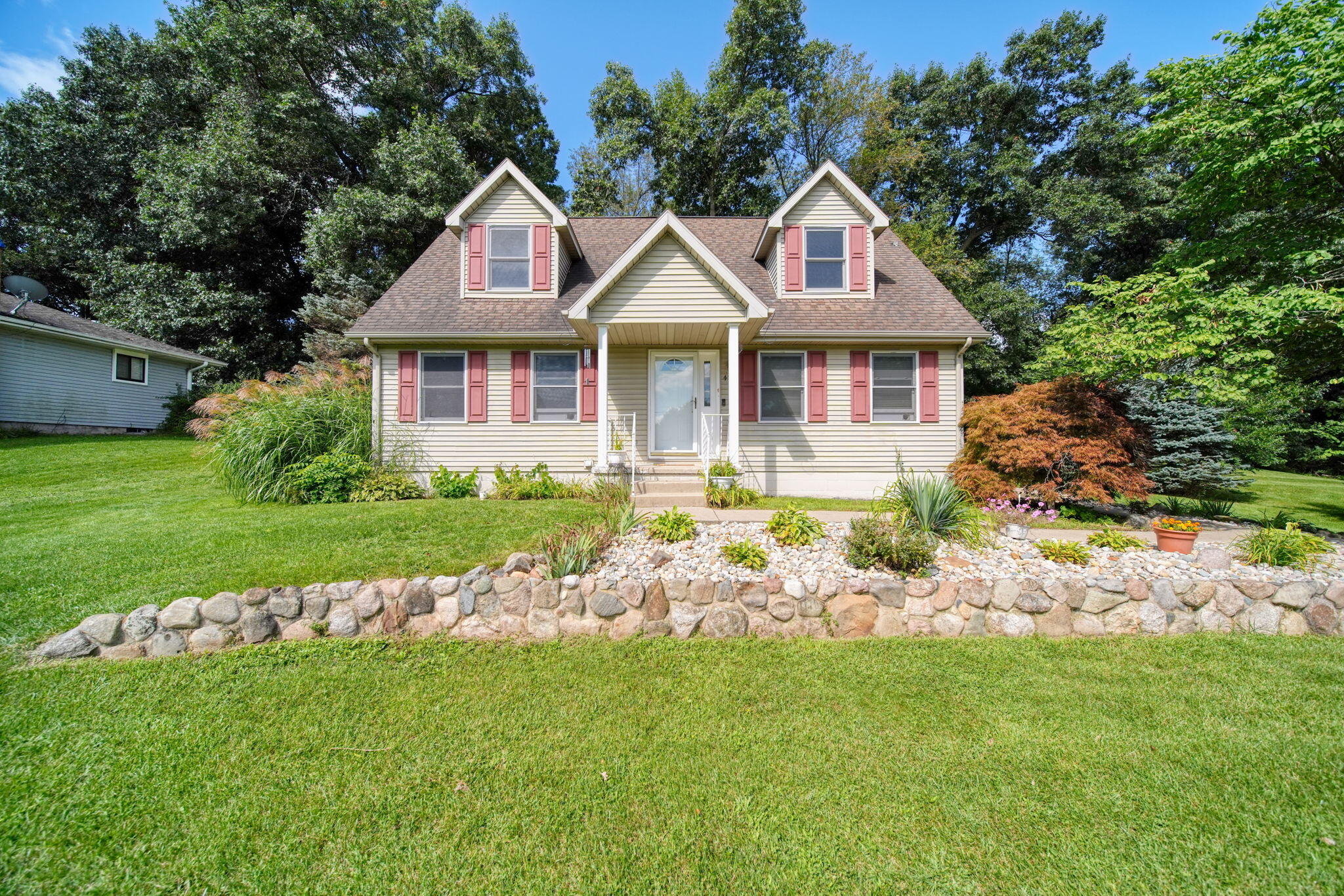 475 Skyline Drive — photo