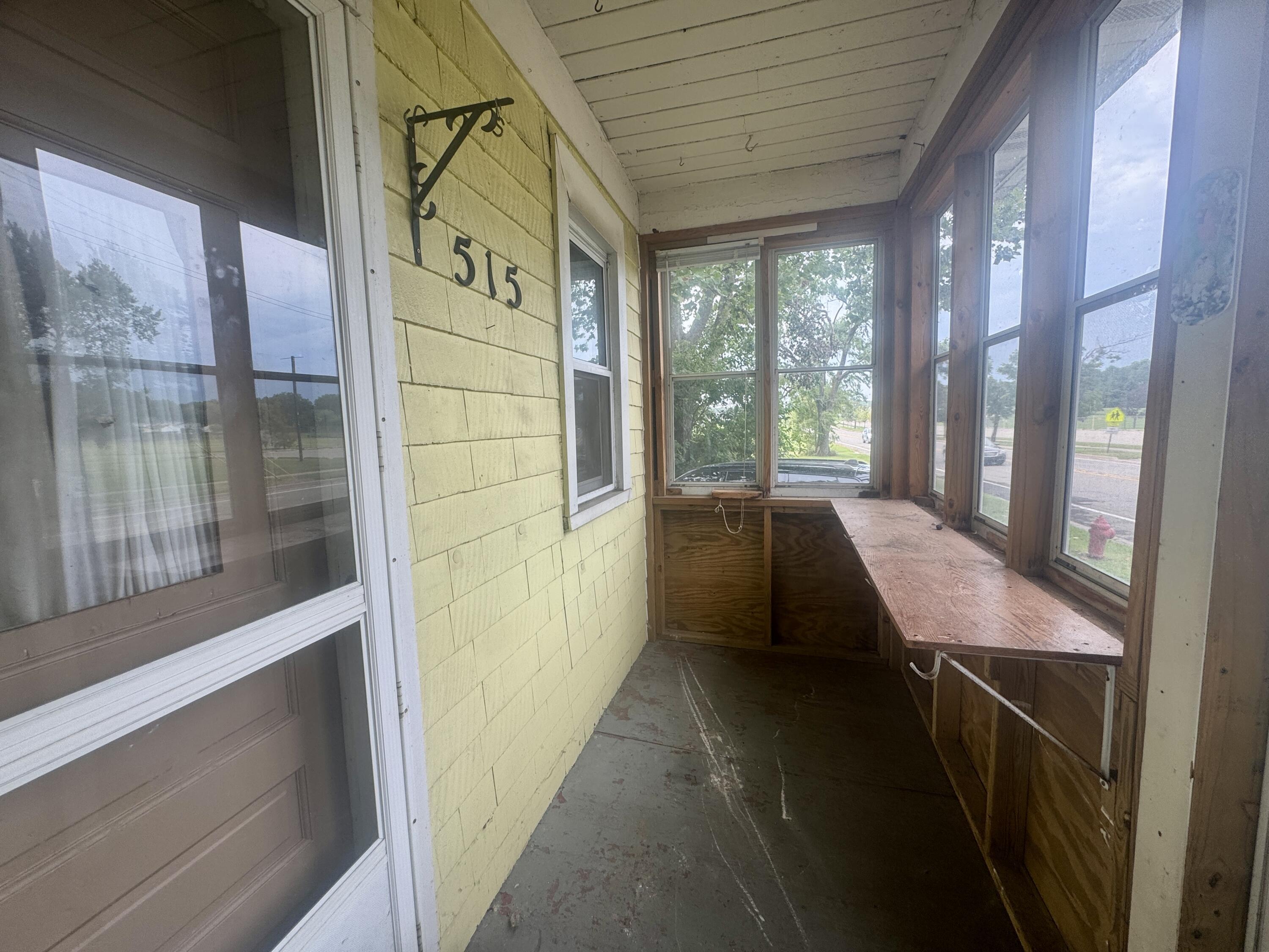 515 E North Street, Jackson, MI 49202 — photo 2