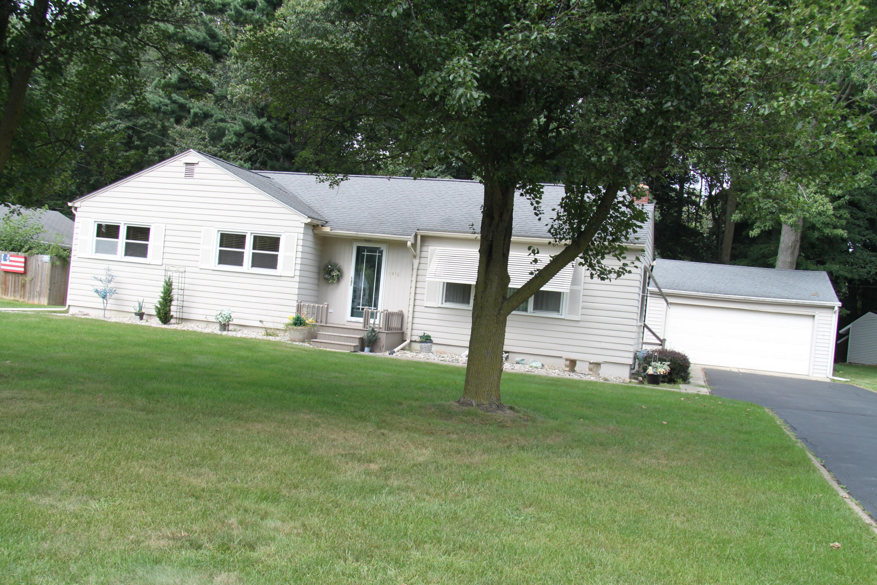 1416 Larrys Drive — photo