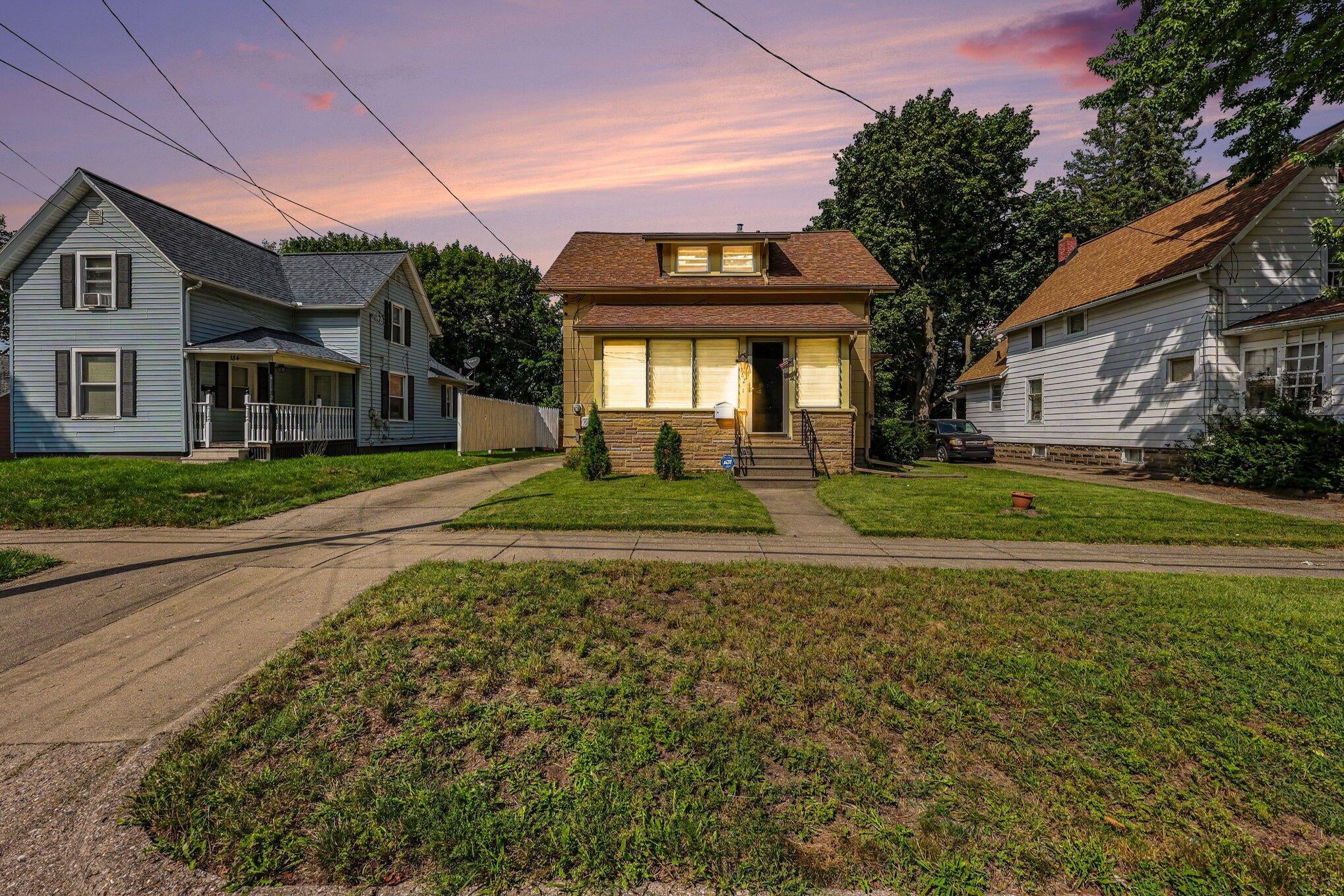 182 W Mansion Street W — photo