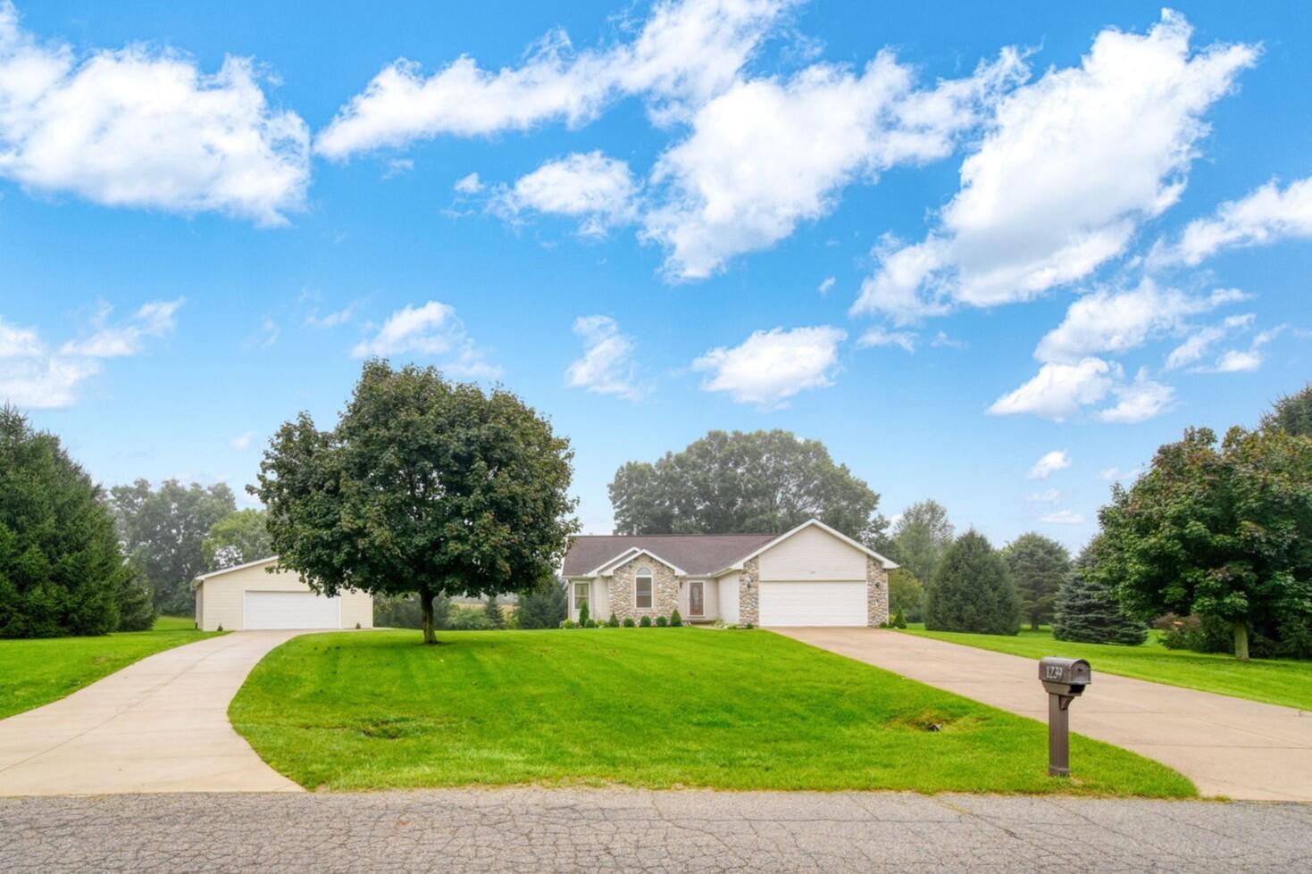 1239 Breezy Lane — photo