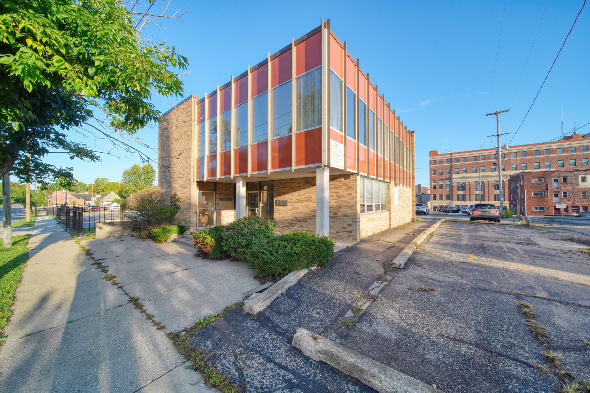210 W Franklin Street — photo