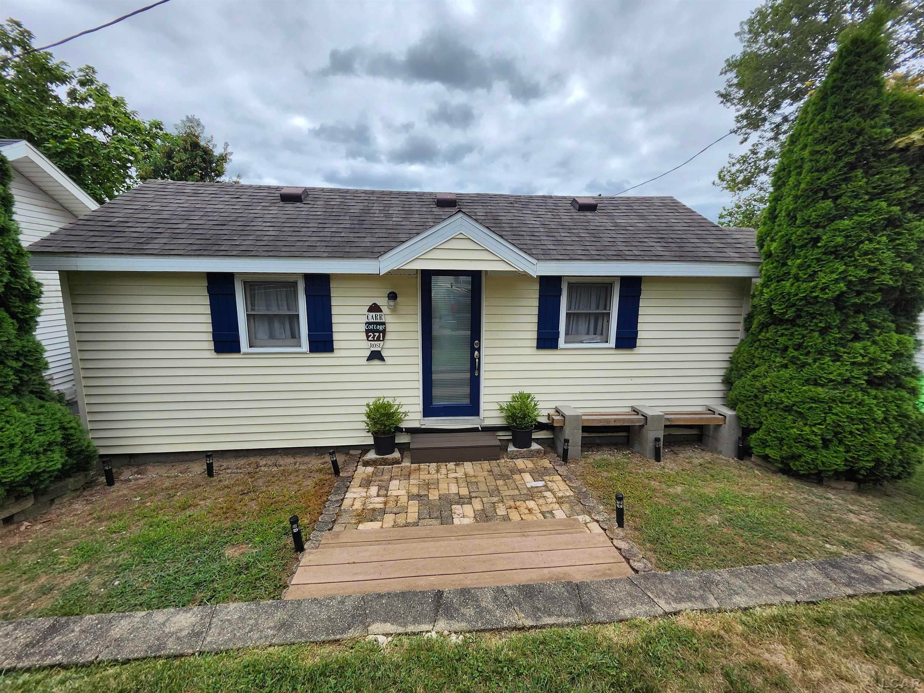 271 E Rose Lake Road — photo