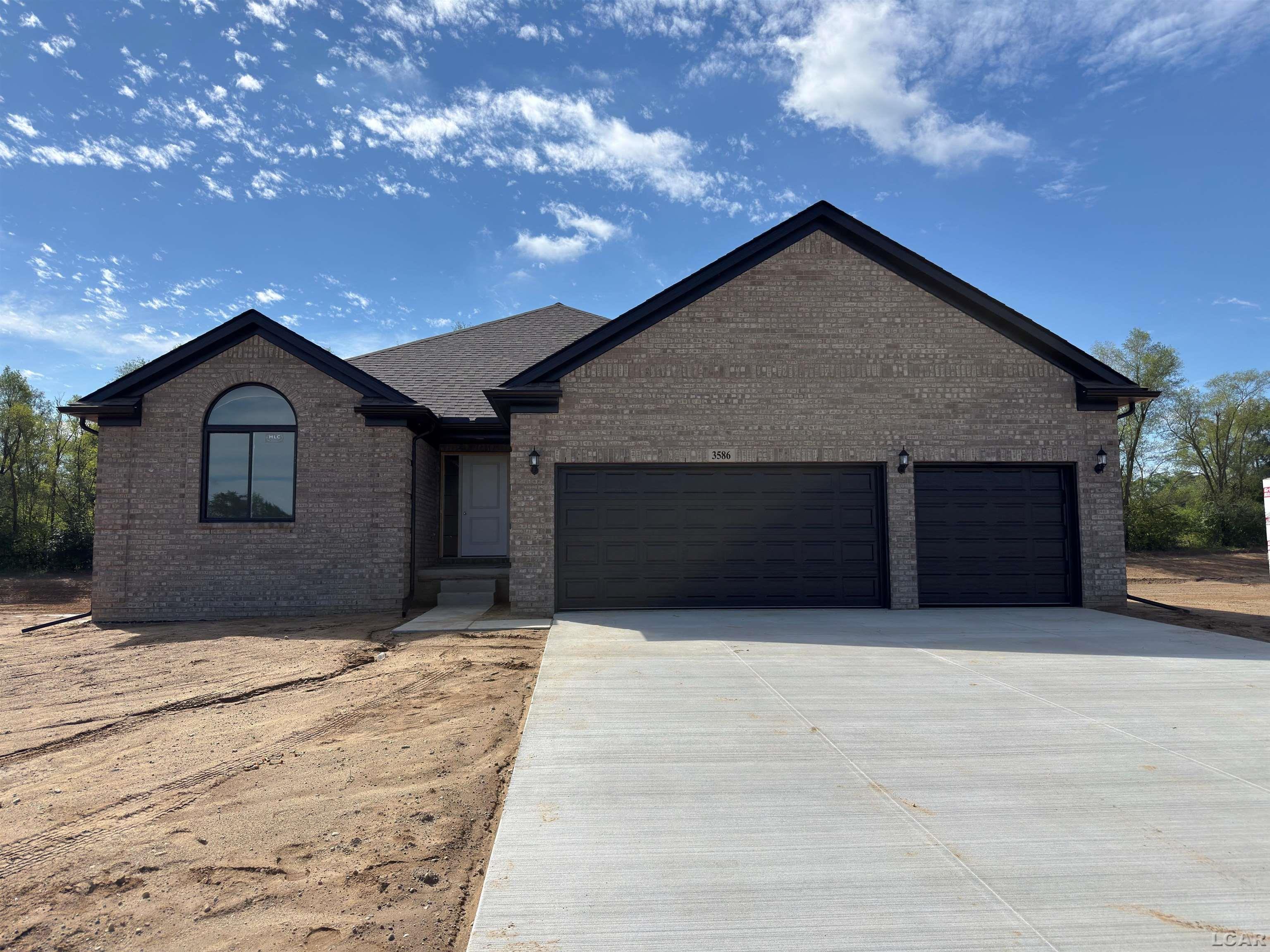 3586 Serra Dr — photo