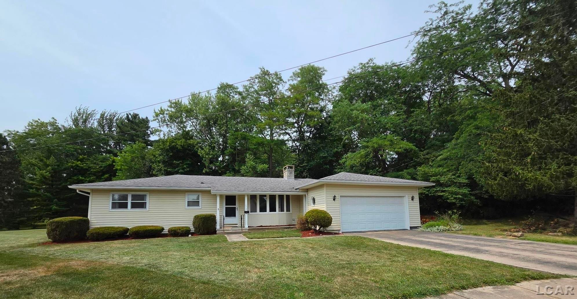 425 Maplewood Court — photo
