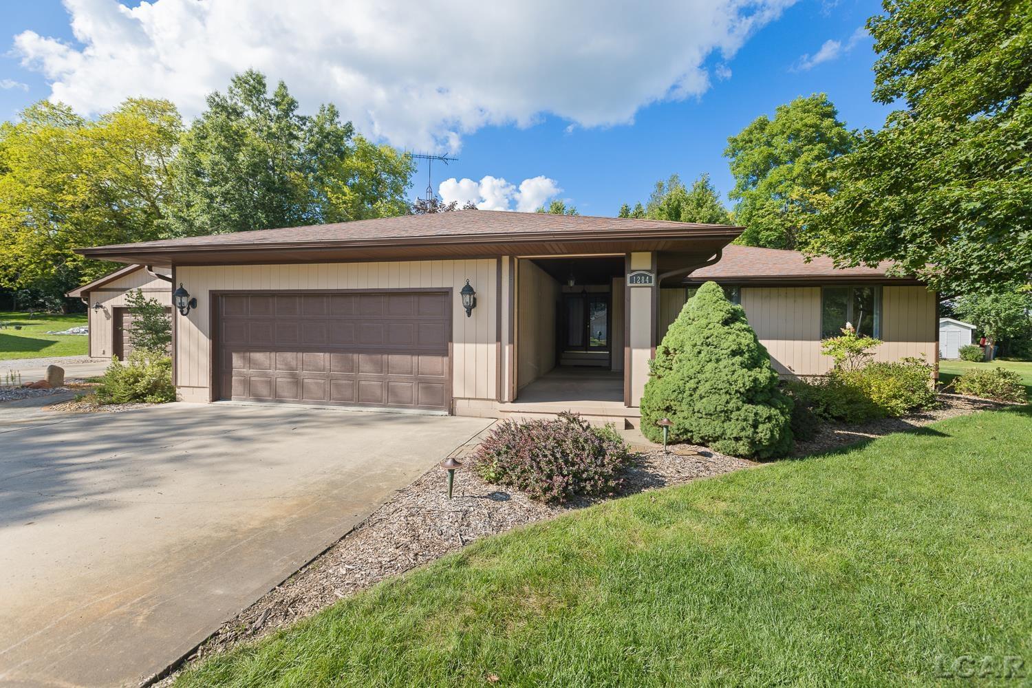 1284 Buckingham Court — photo
