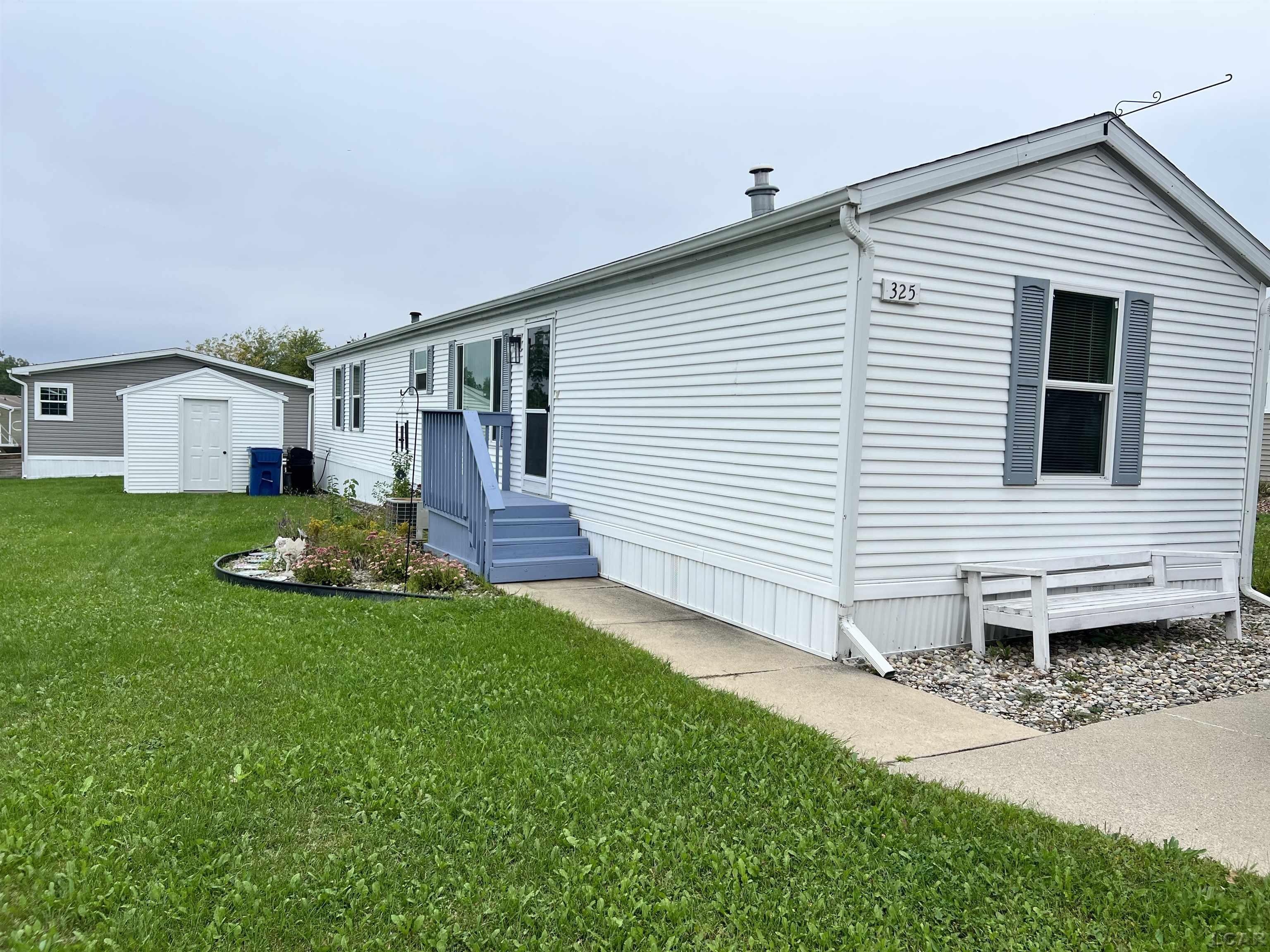 325 Grand River Dr — photo