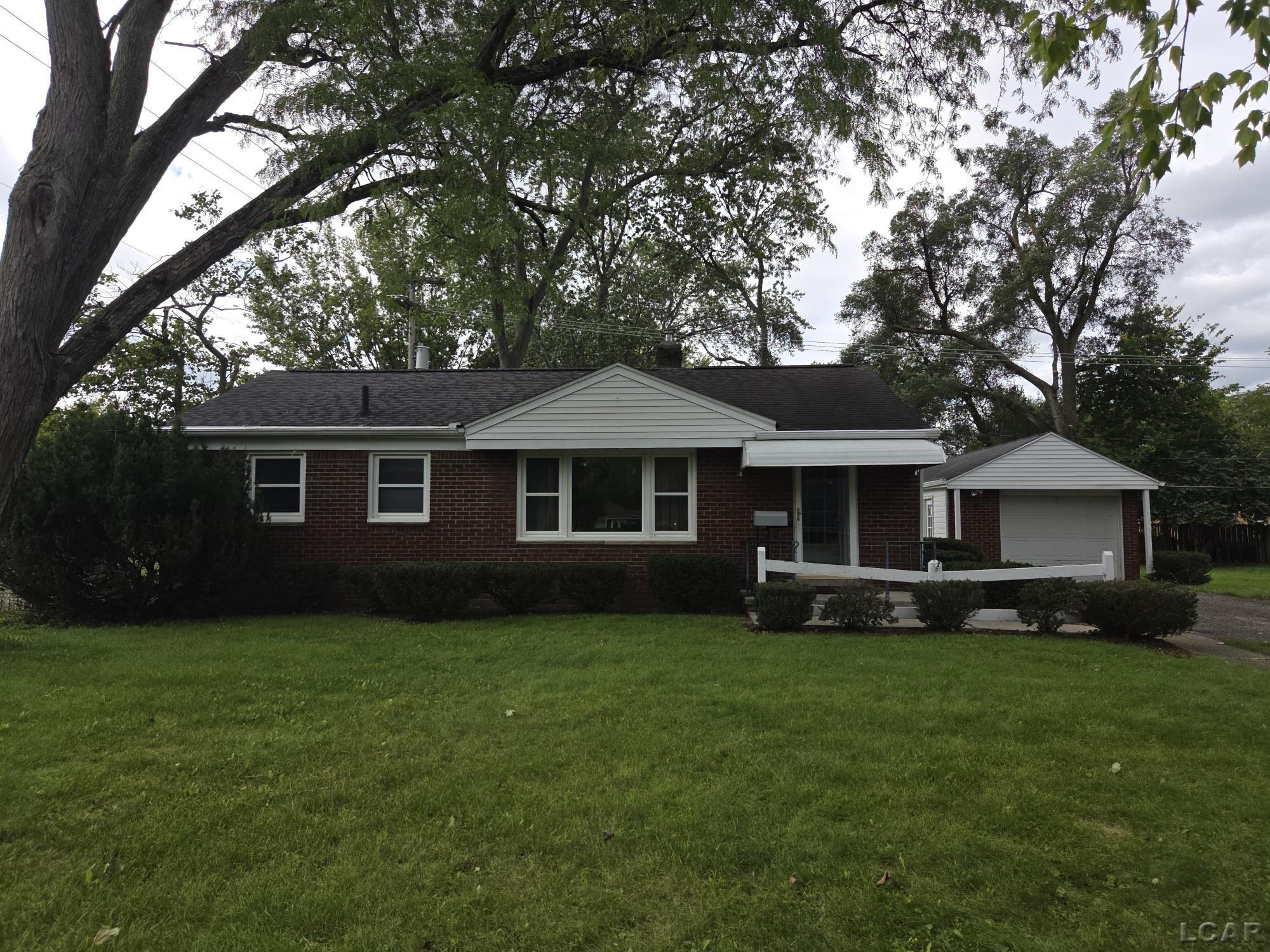 121 Maple St — photo