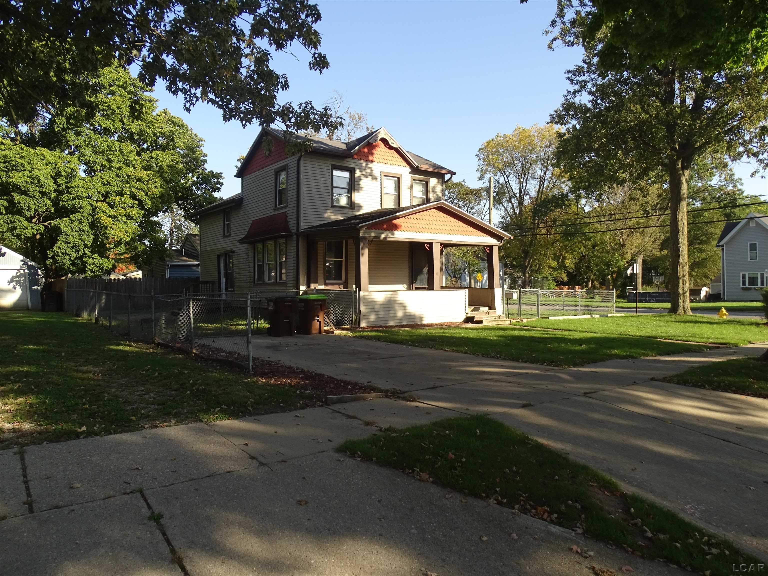 665 Dennis St — photo