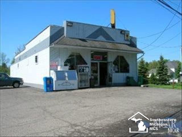 800 Cole Road — photo