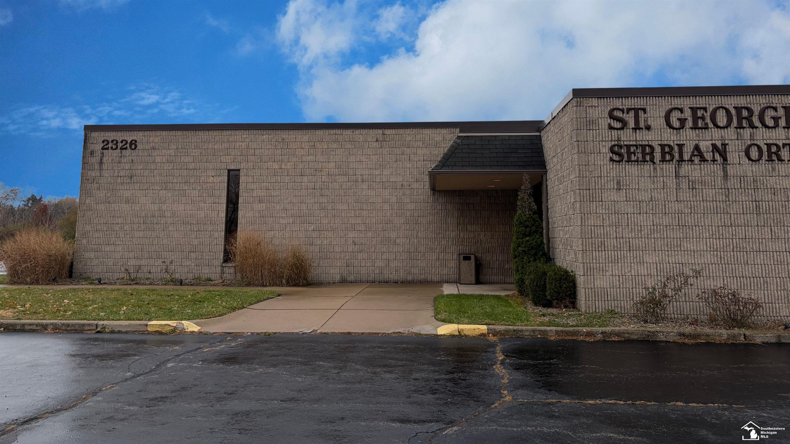 2326 N Monroe Street — photo