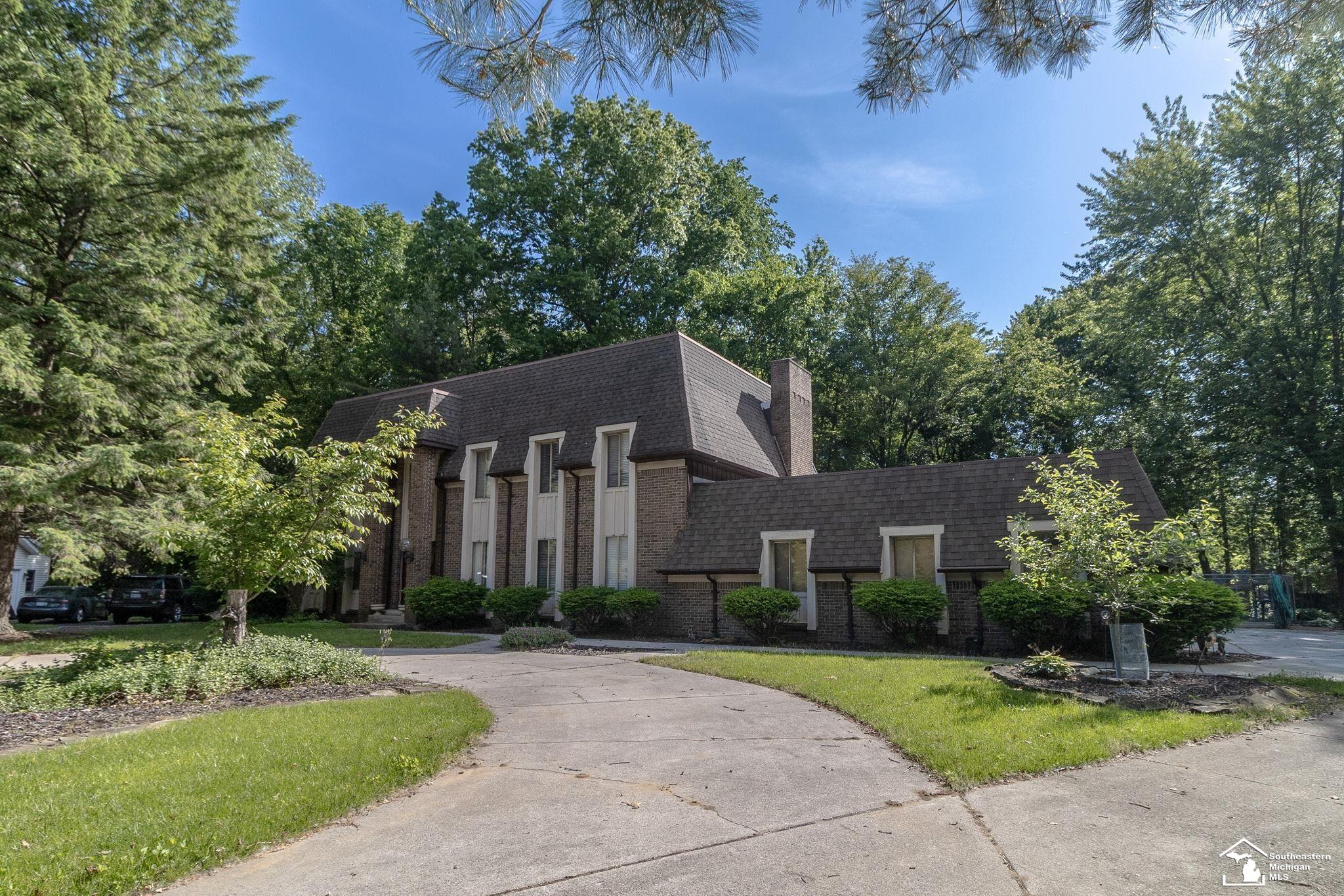 1372 Laurelhurst Drive — photo