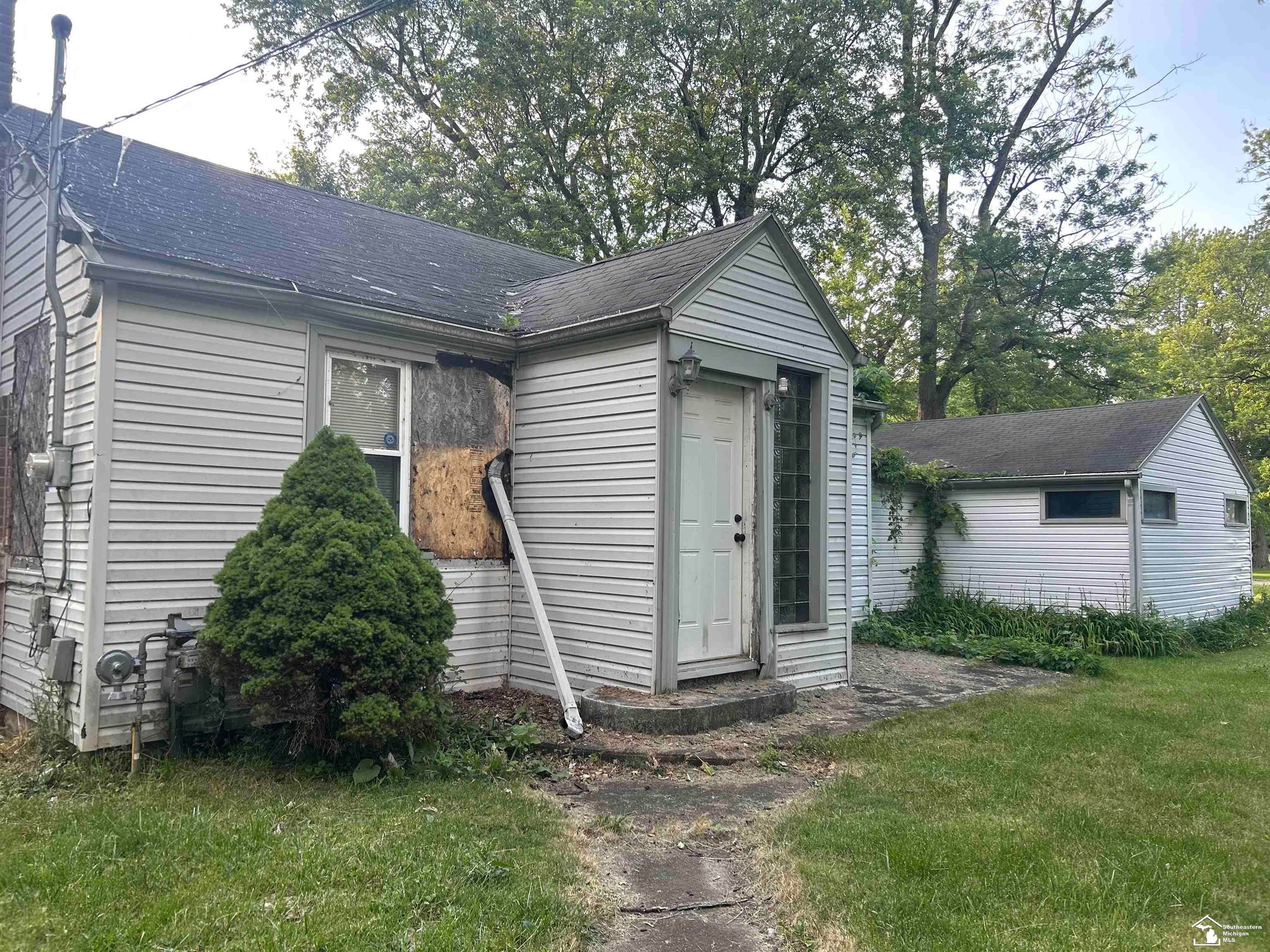 7467 S Telegraph Road — photo