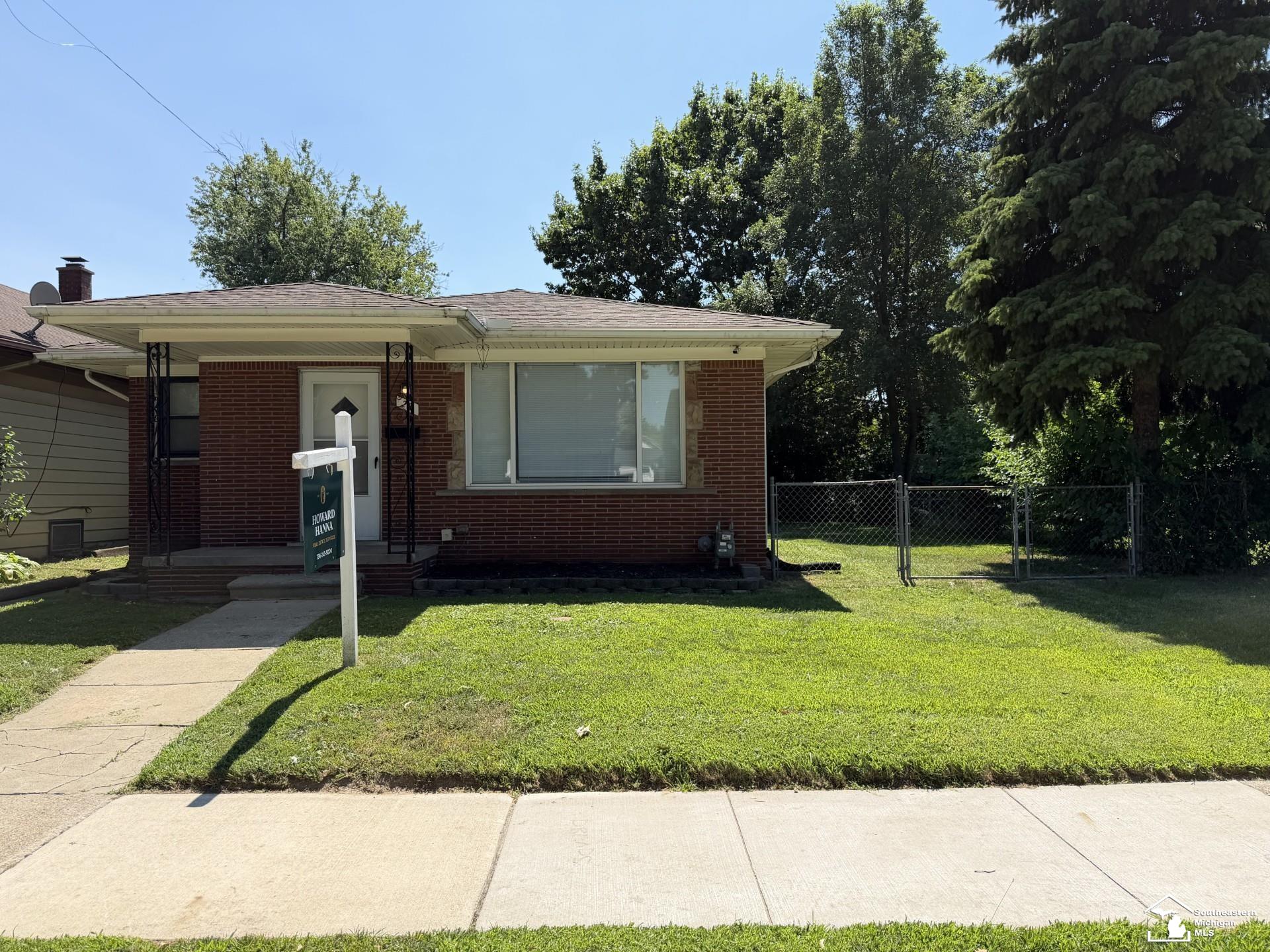 25 W Auburn Street — photo