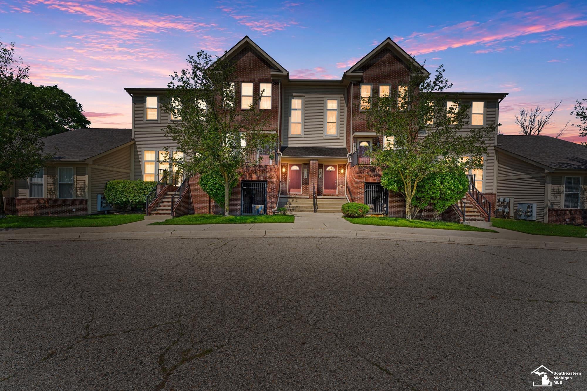 1346 Hillcrest Drive — photo