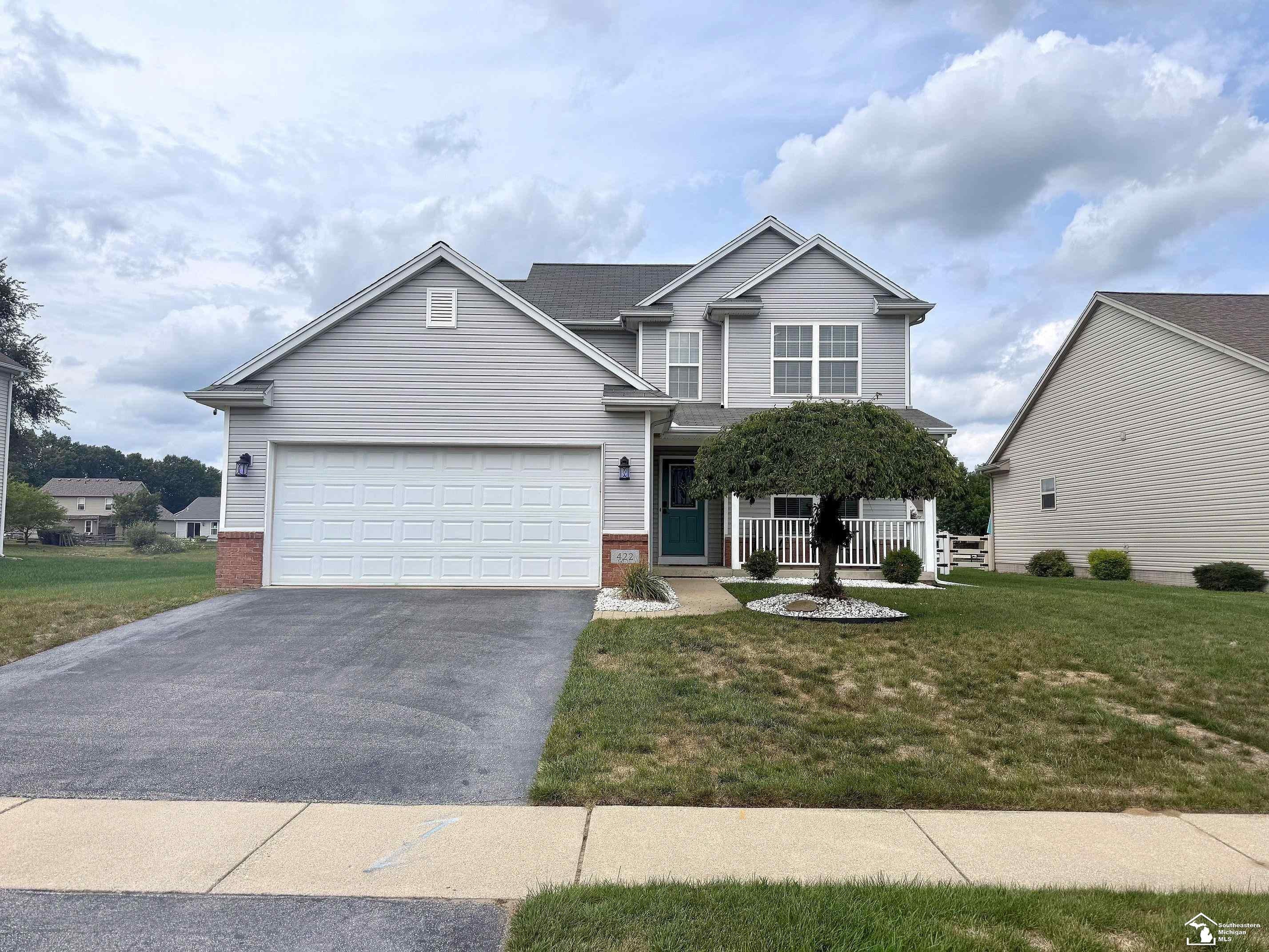 422 Oak Creek Drive — photo