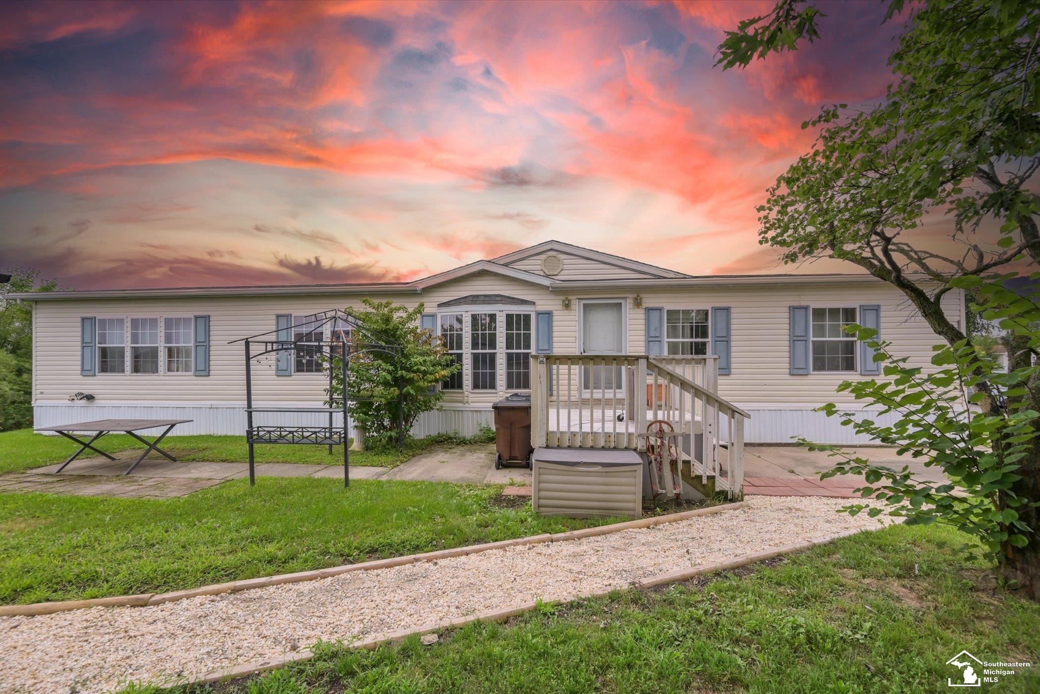 584 Pine Tree Court — photo