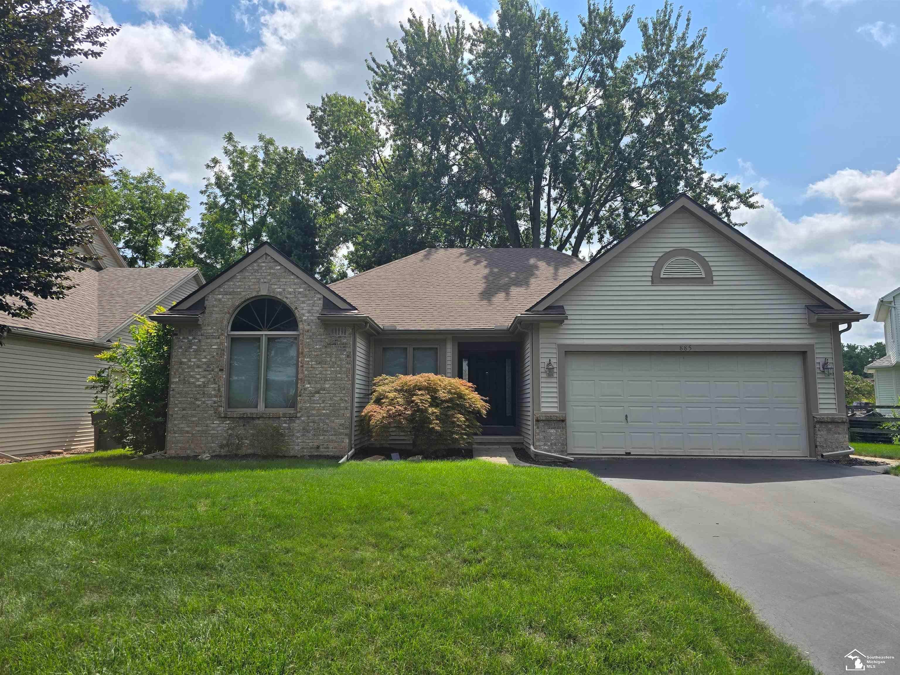 885 Hickory Creek Drive — photo