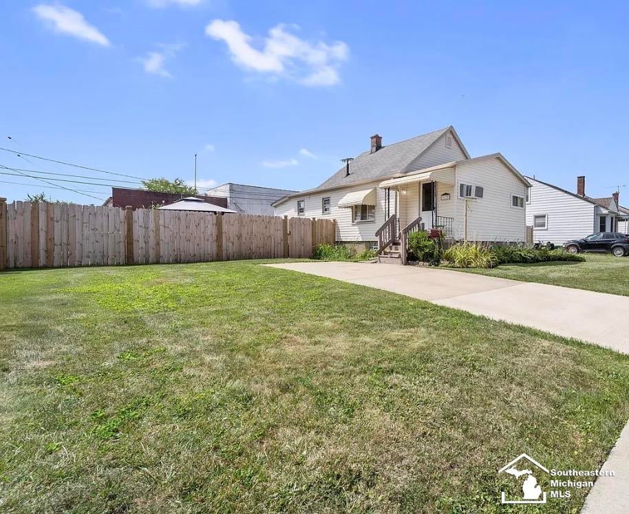 1727 Sycamore Street — photo