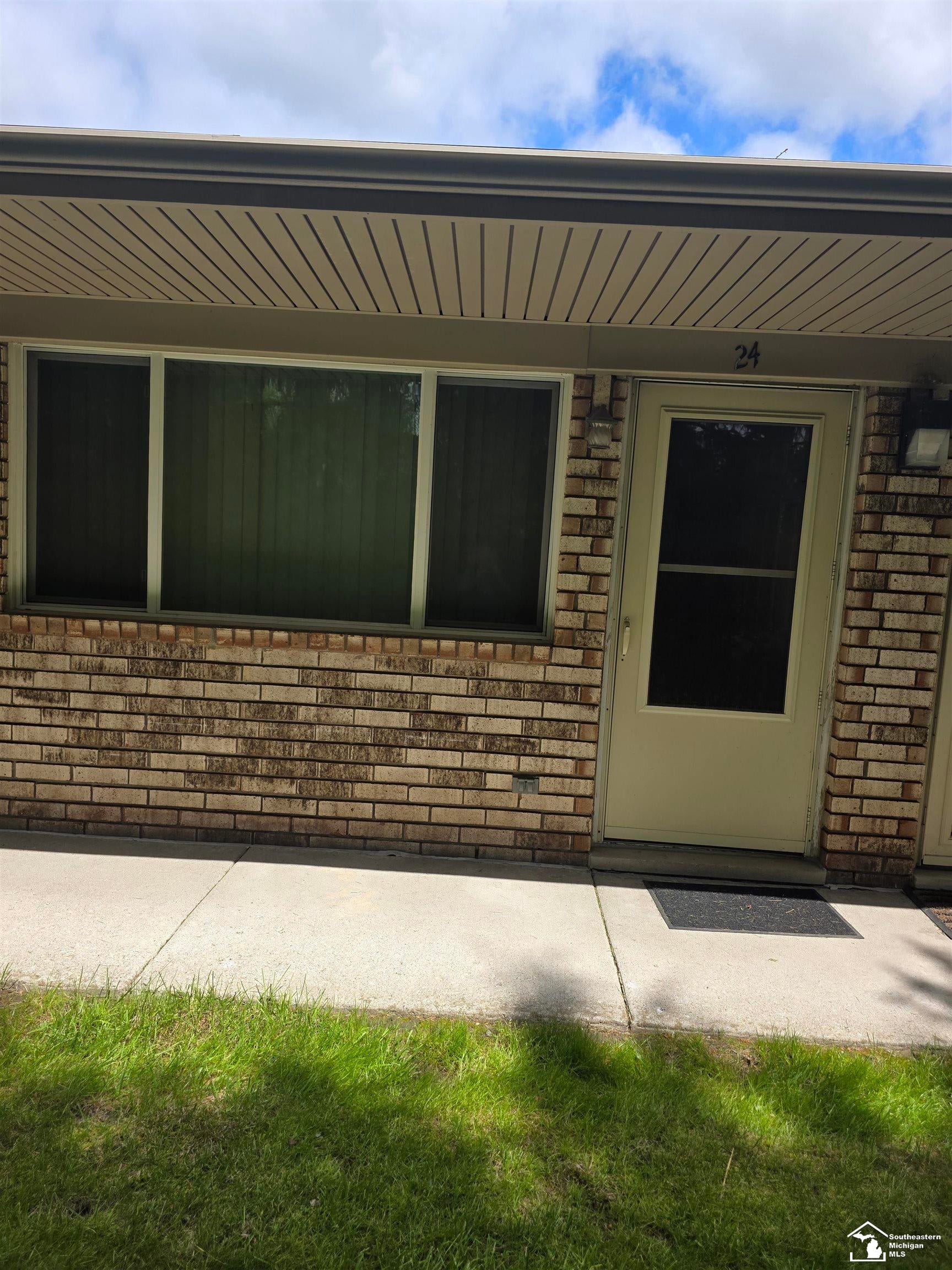 16034 Holz Drive — photo