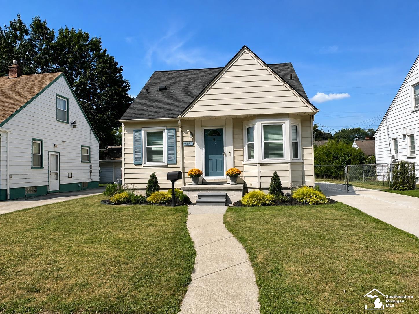 2130 Grindley Park Street — photo