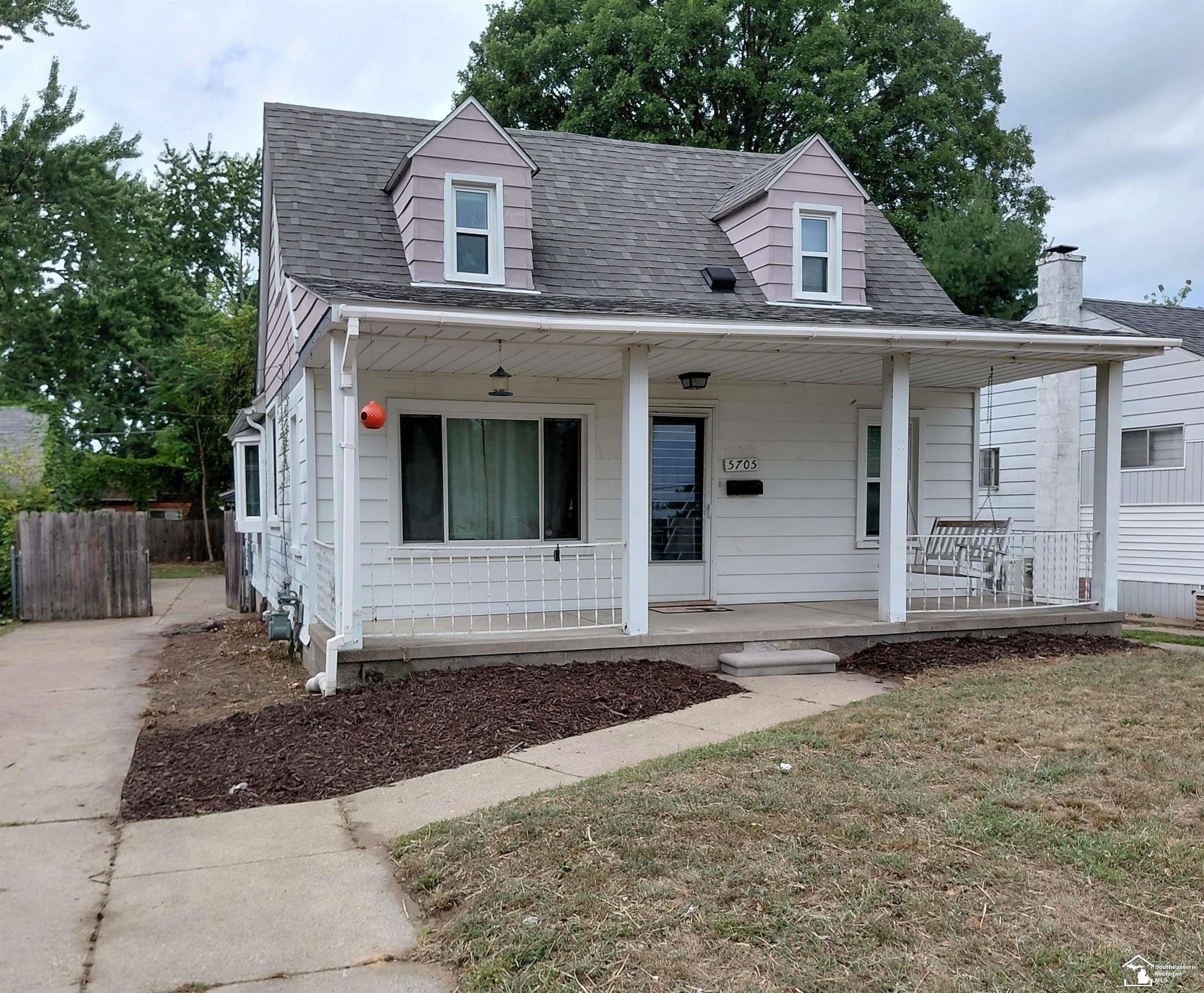 5705 N Vernon Street — photo