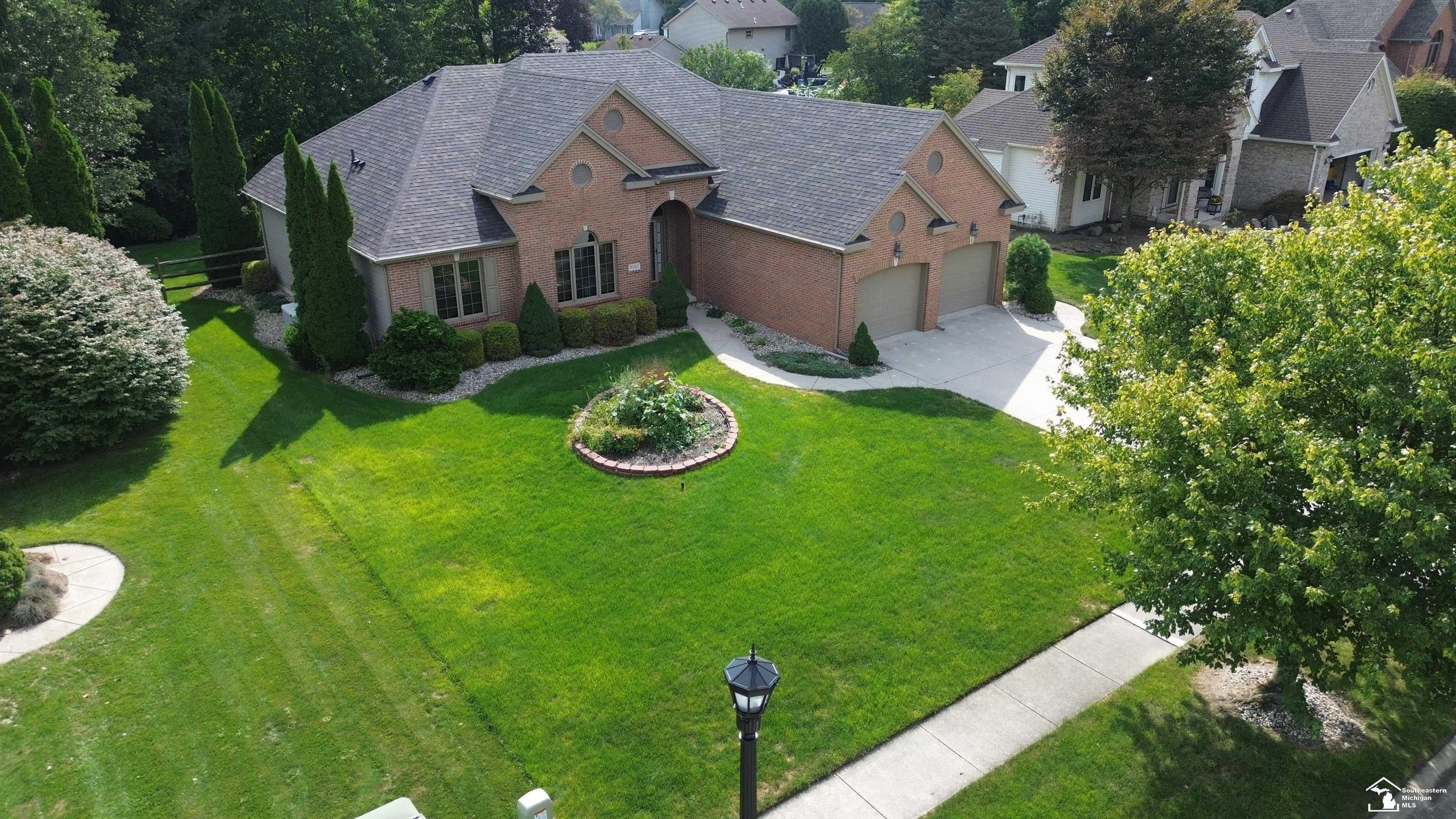 8110 High Oaks Drive — photo