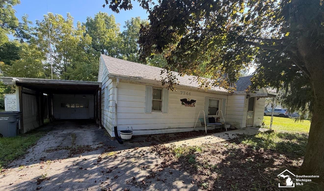 7744 Summerfield Road — photo
