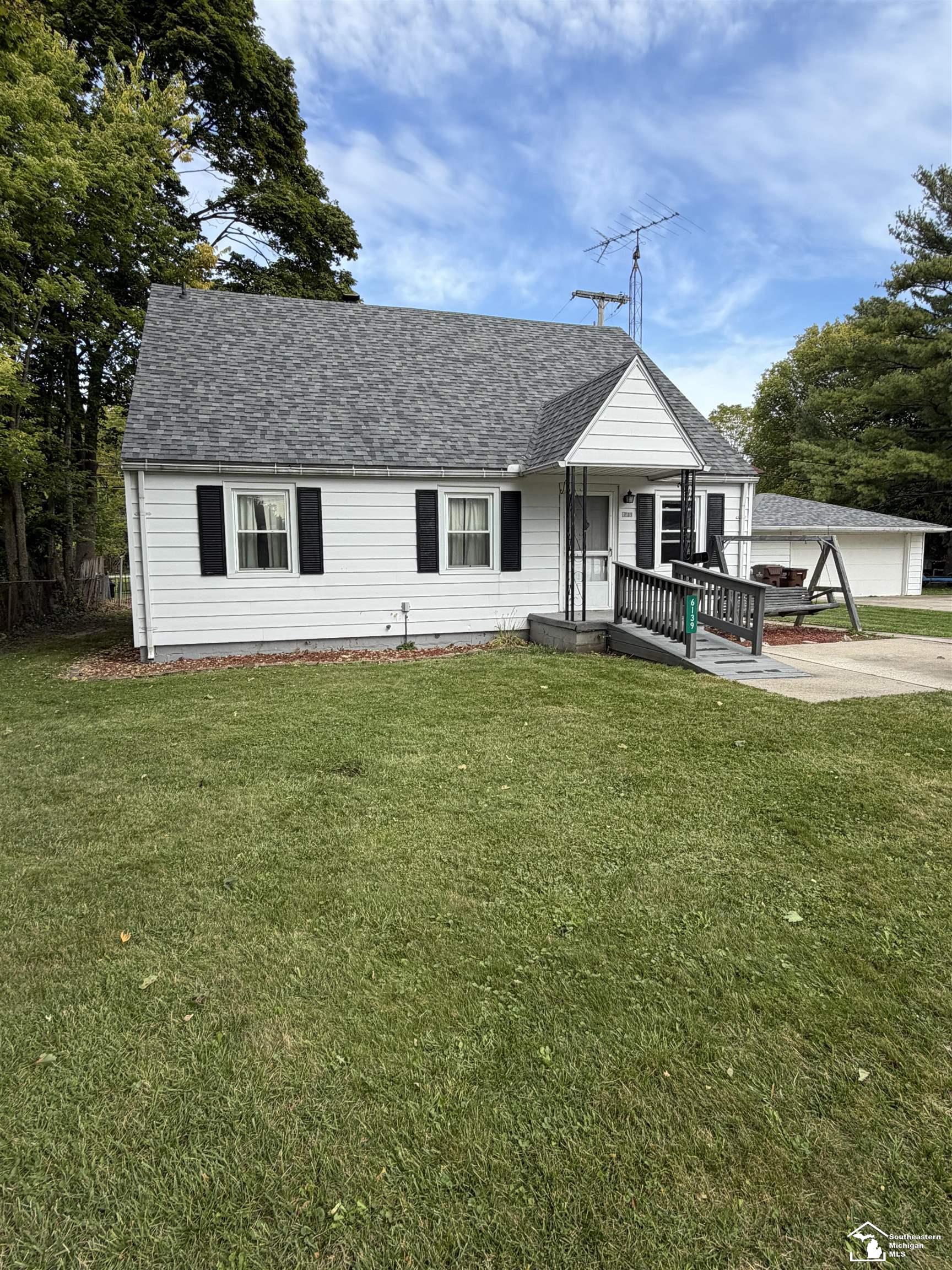 6139 Goddard Rd — photo