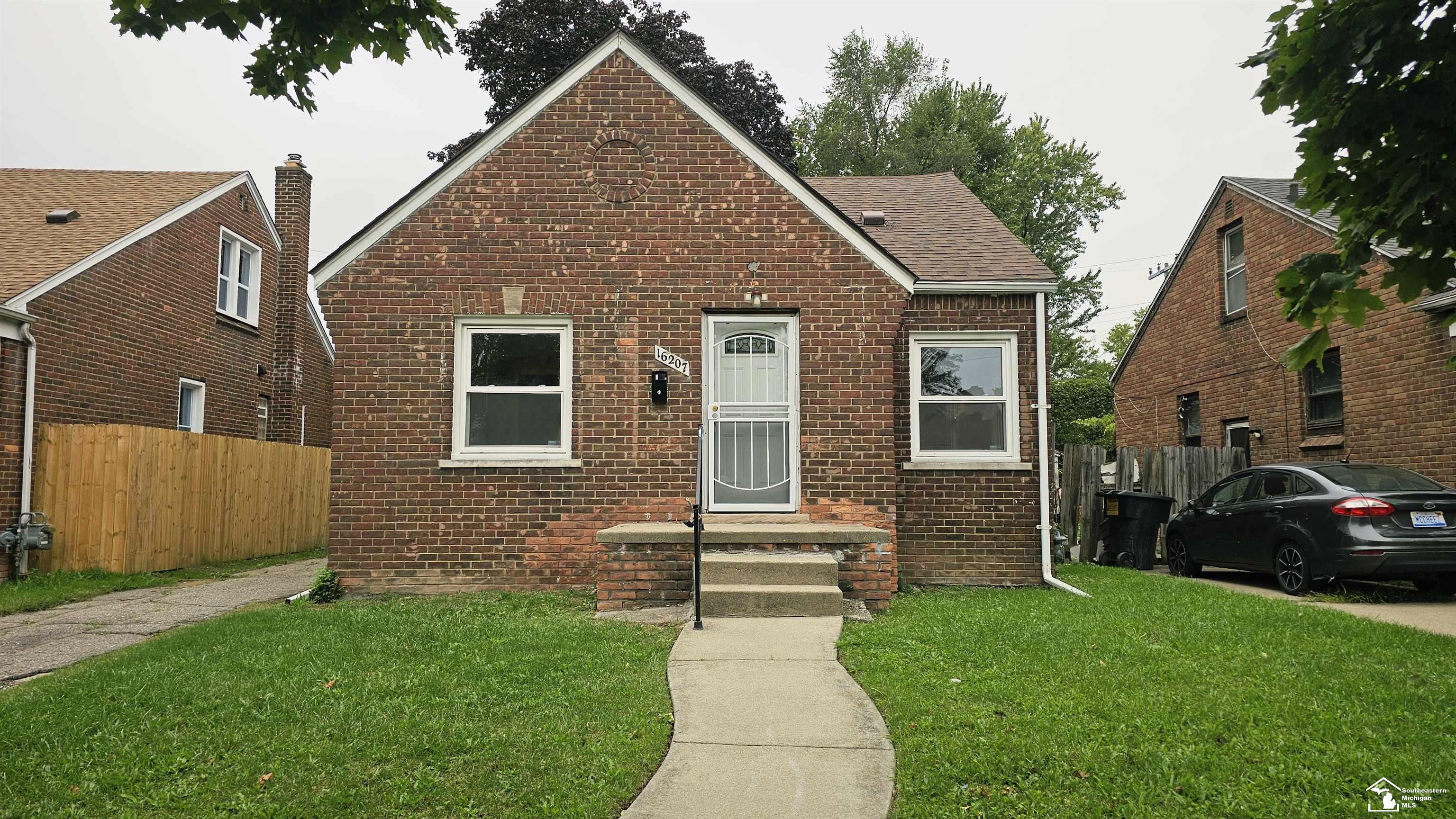 16207 Saint Marys St — photo