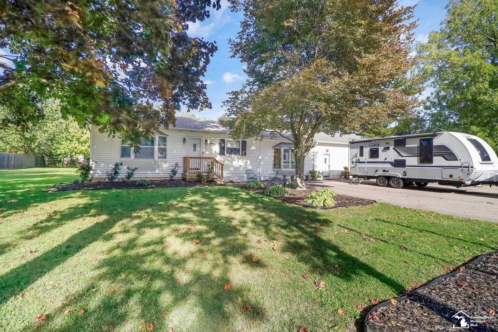 7860 Forrestway Dr — photo