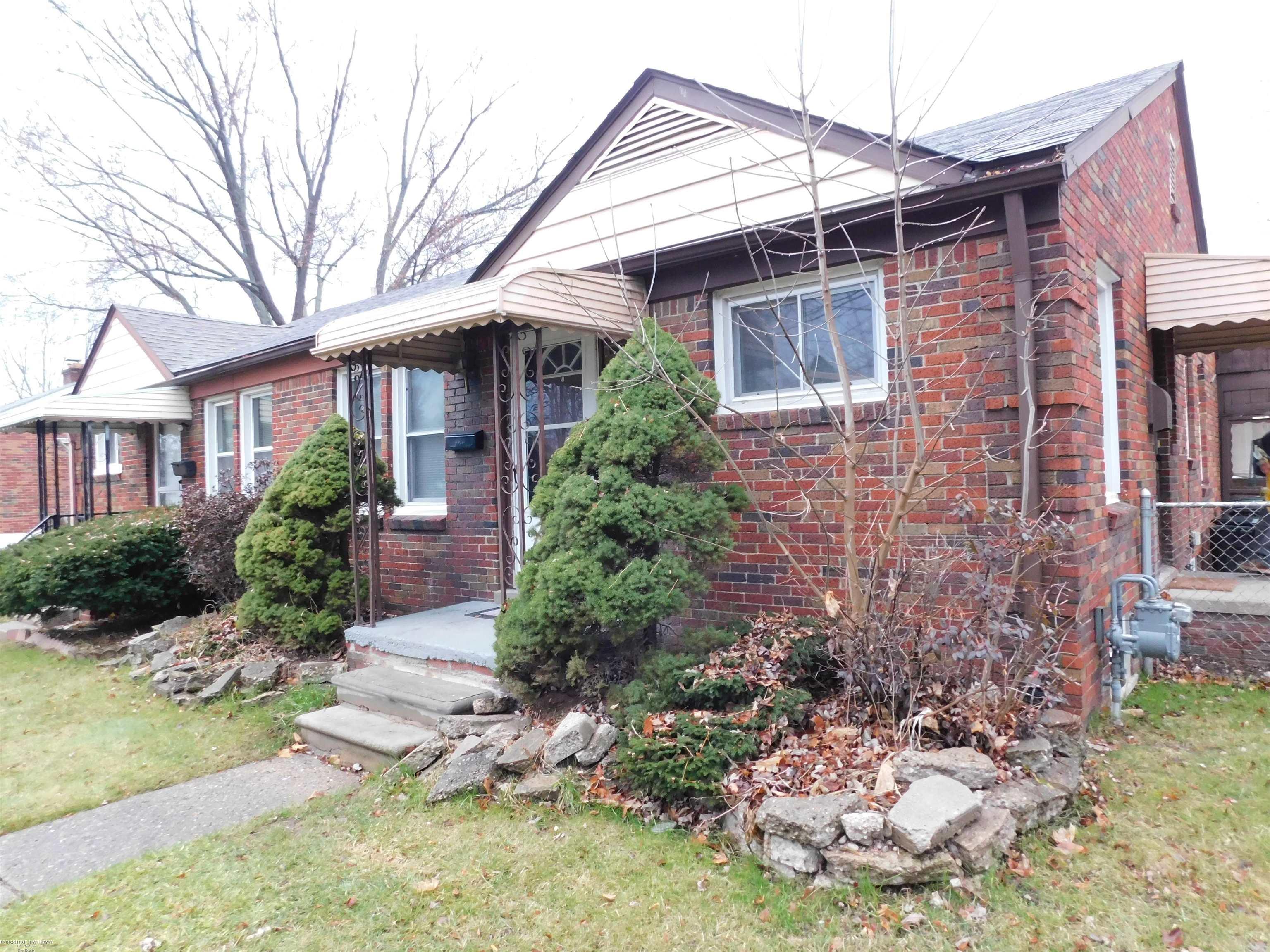 18747 Roscommon Rd — photo