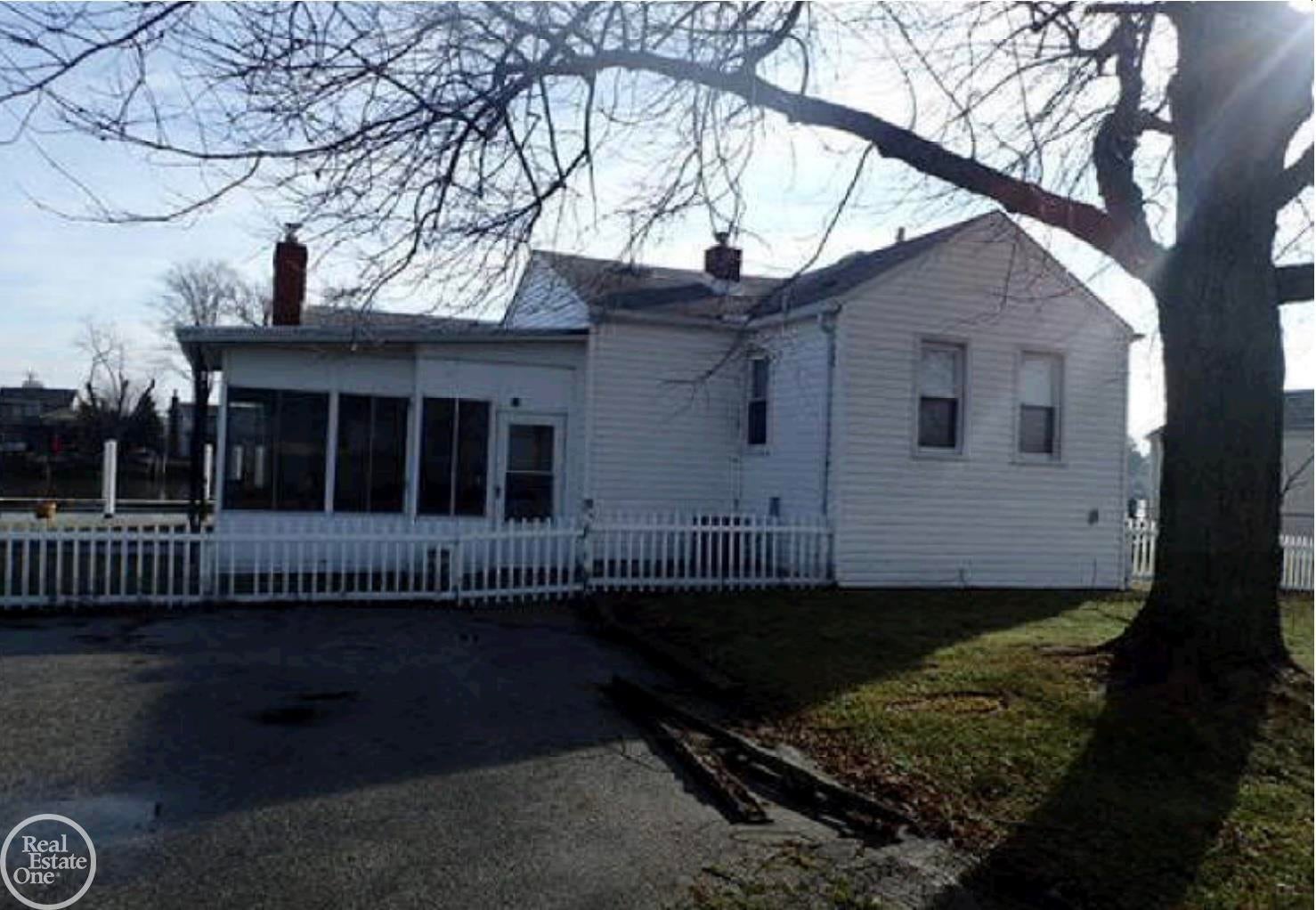 29756 N River Road — photo