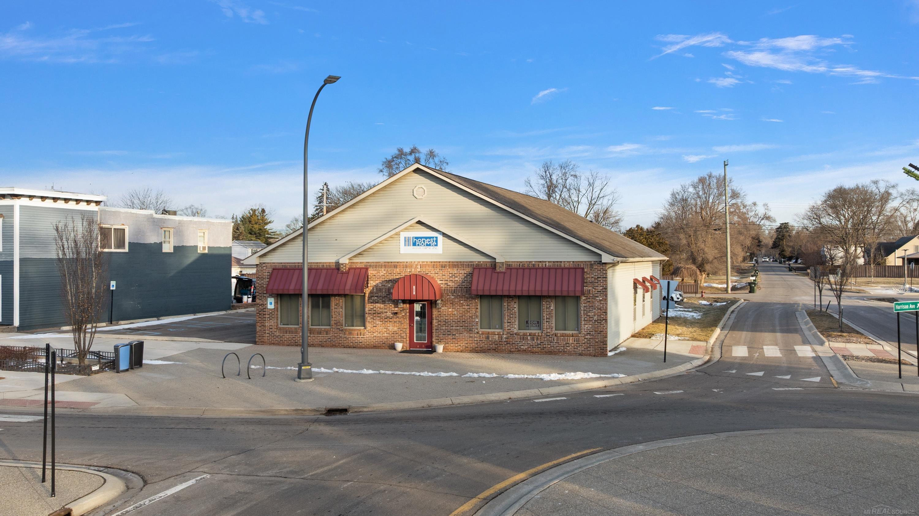1681 E Auburn Rd — photo