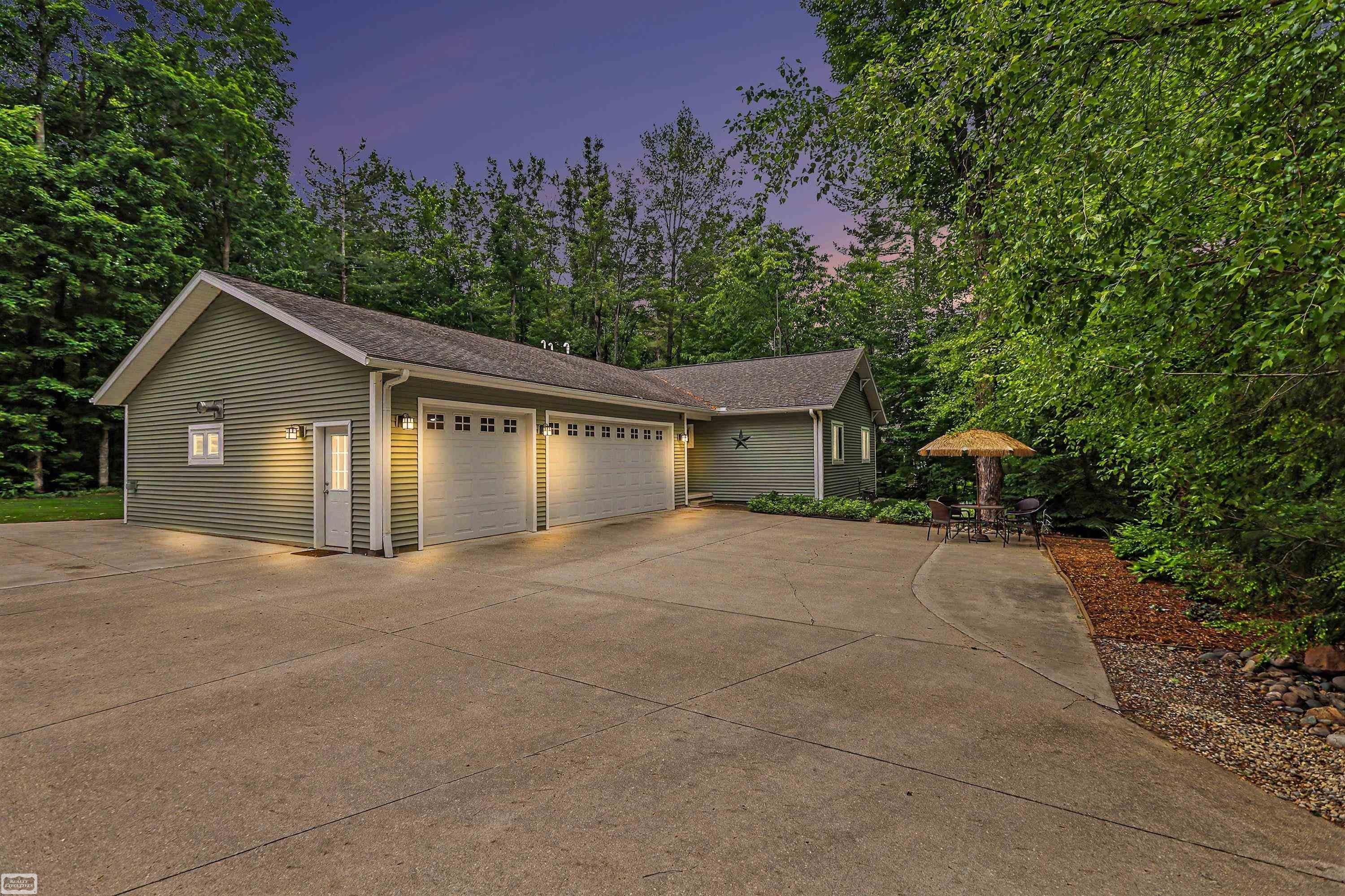 7903 Macatawa Trail — photo